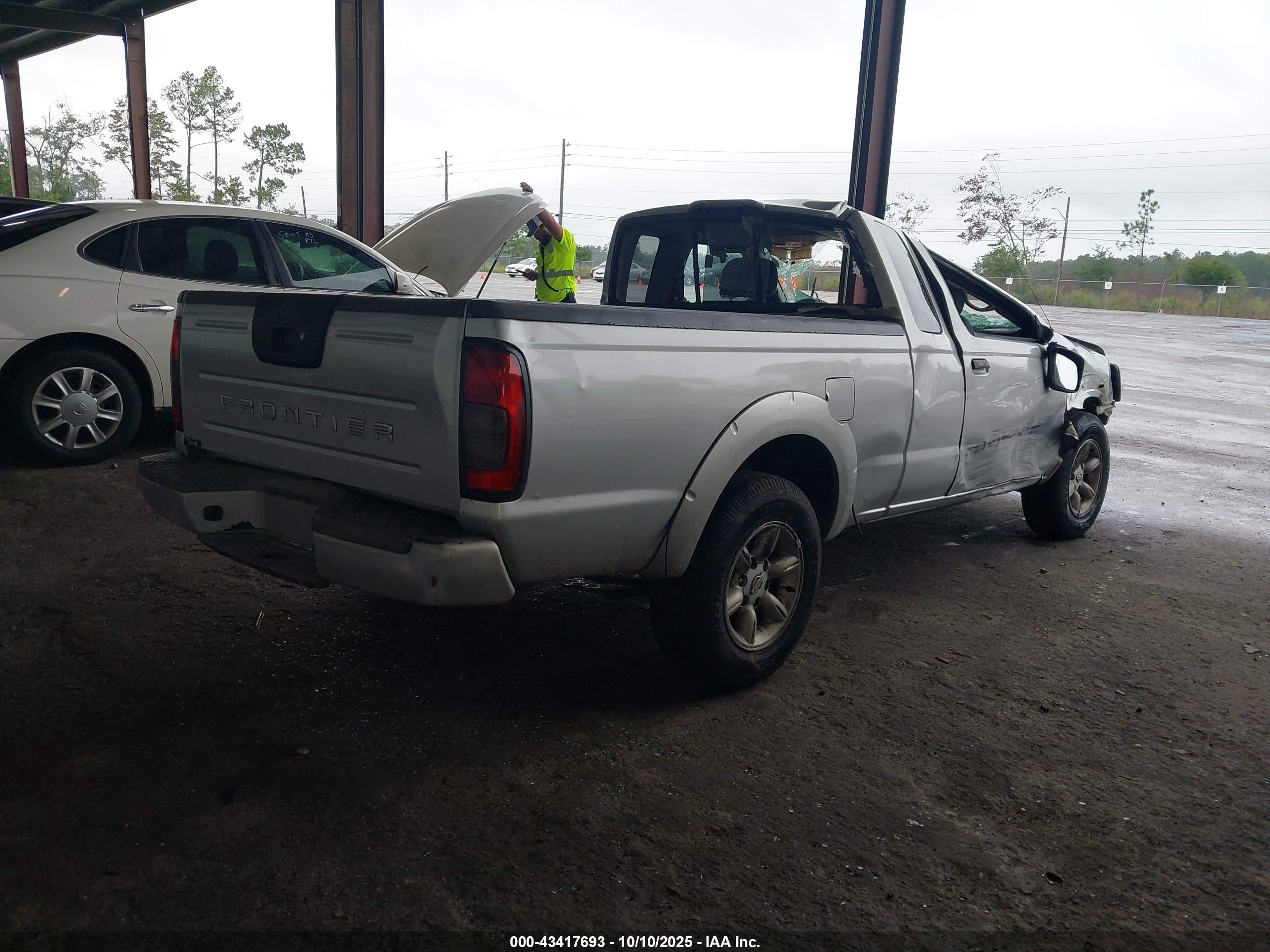 NISSAN FRONTIER image 4