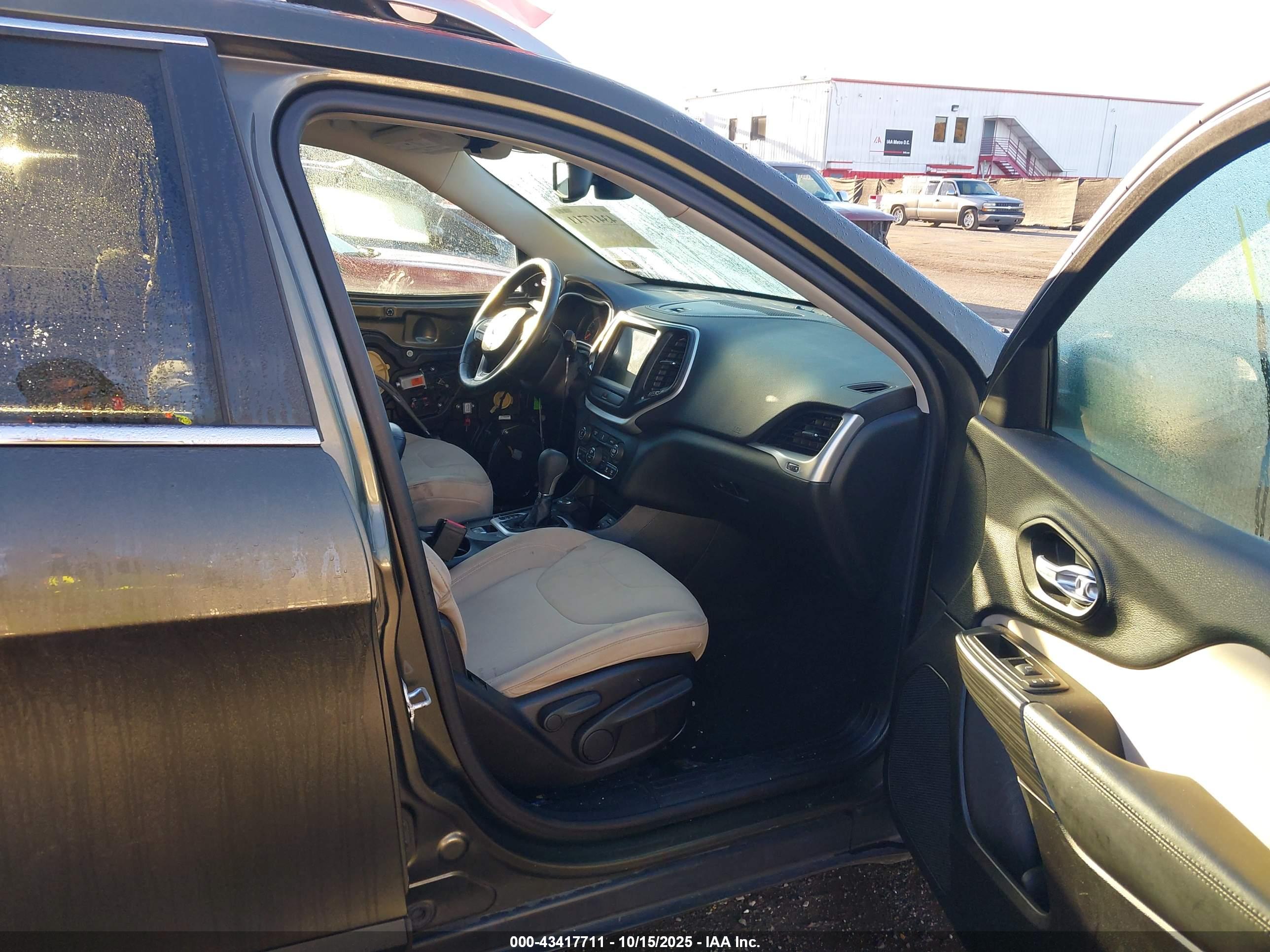 JEEP CHEROKEE image 5
