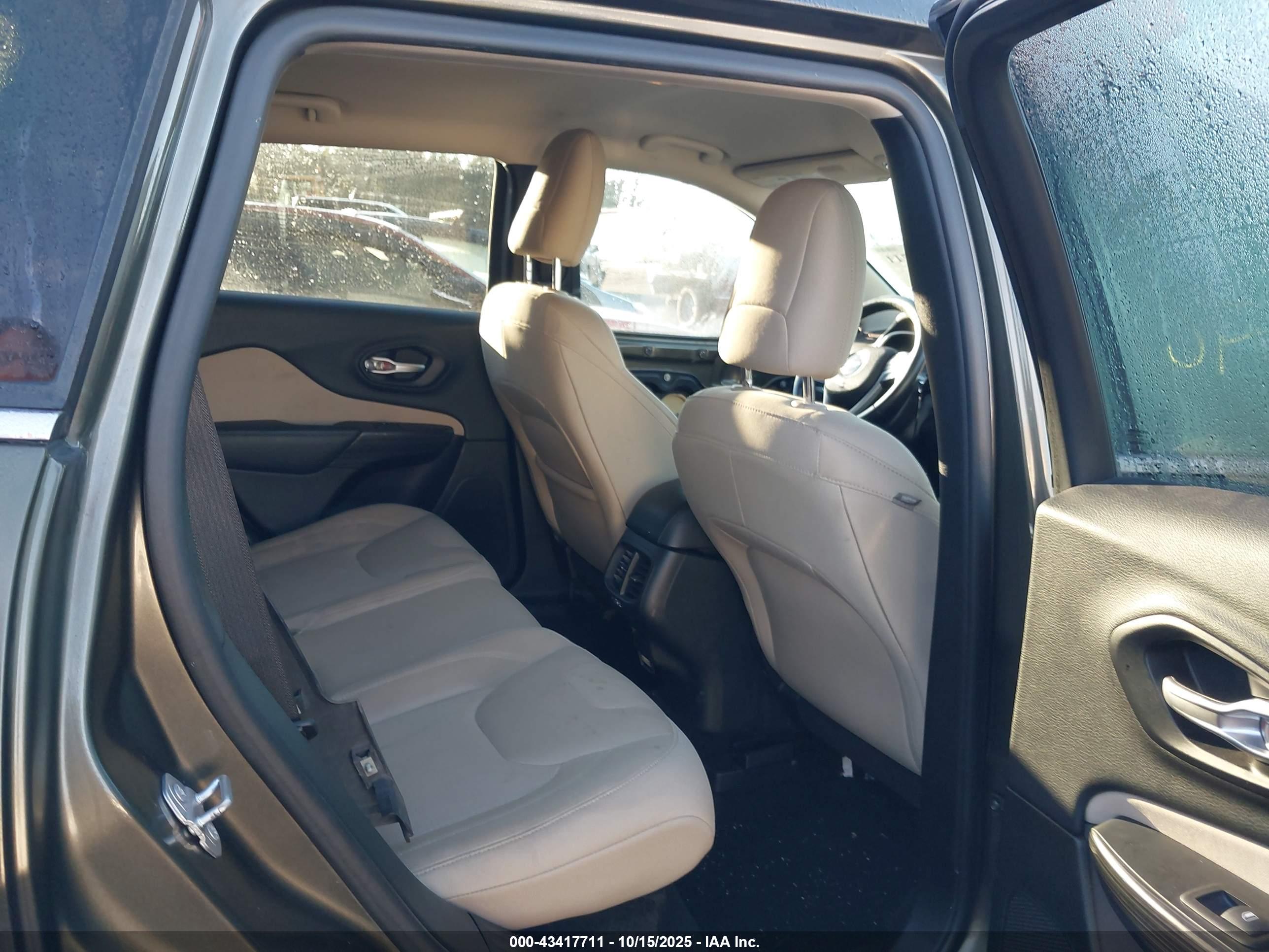 JEEP CHEROKEE image 8