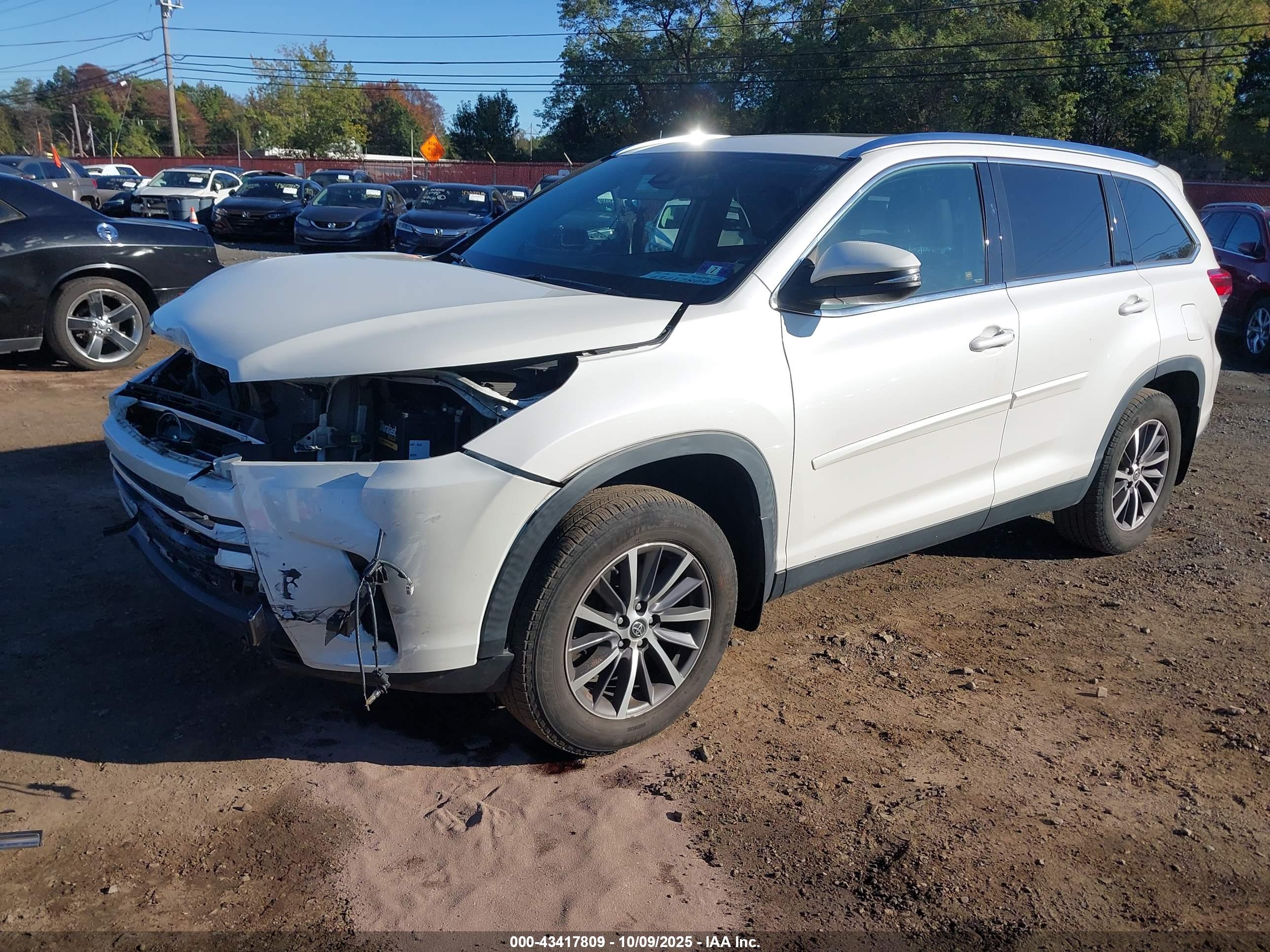 TOYOTA HIGHLANDER image 2