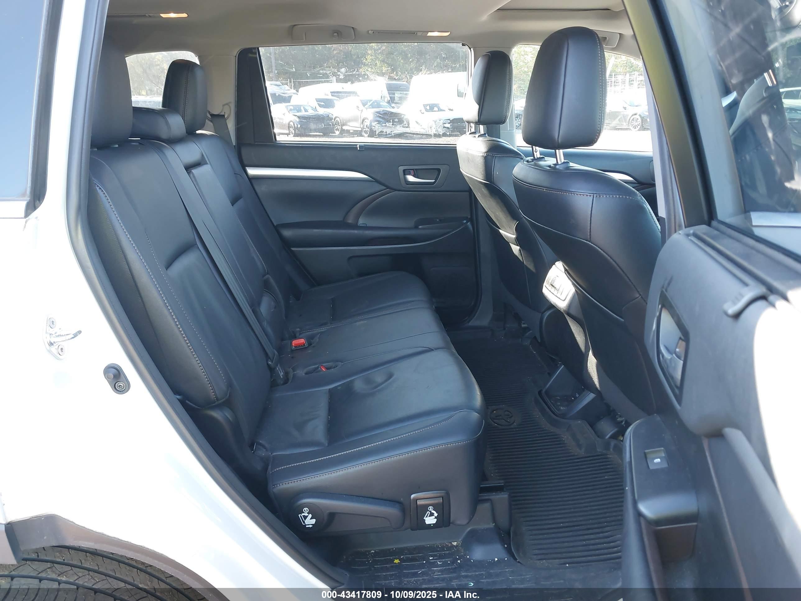 TOYOTA HIGHLANDER image 8