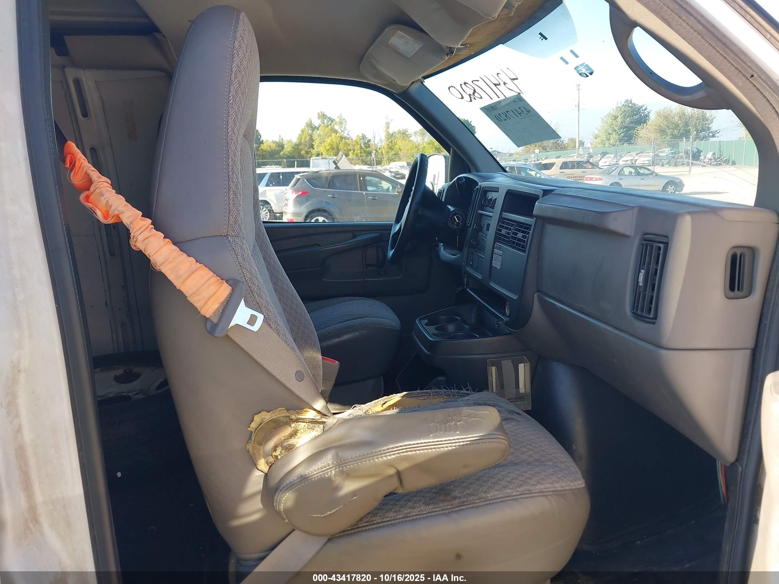 GMC SAVANA image 5