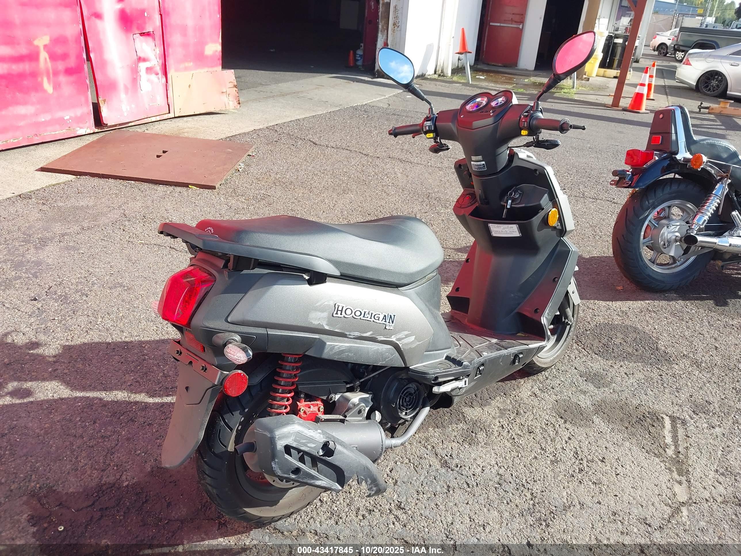 GENUINE SCOOTER image 4