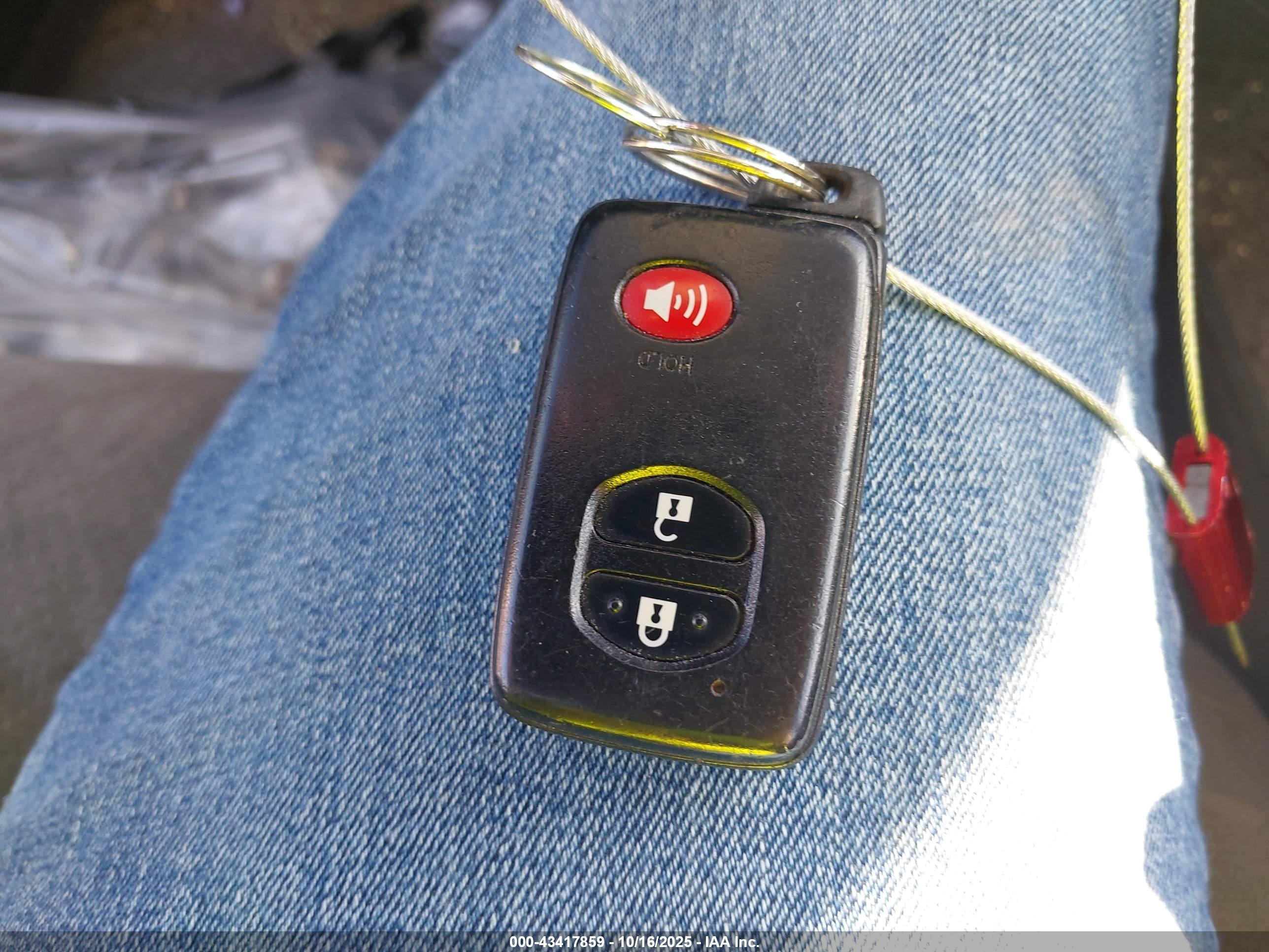 TOYOTA PRIUS image 11