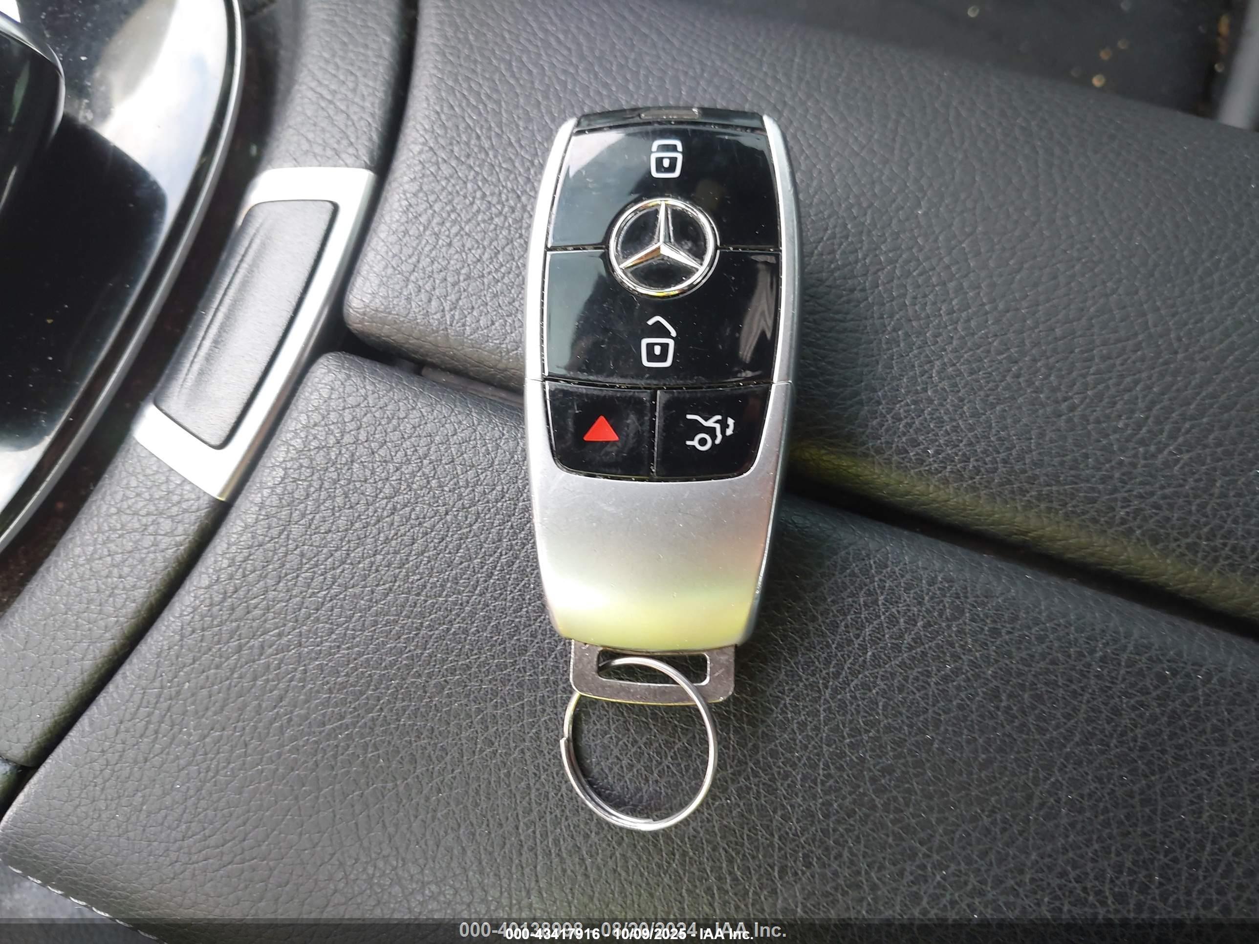 MERCEDES-BENZ E image 11