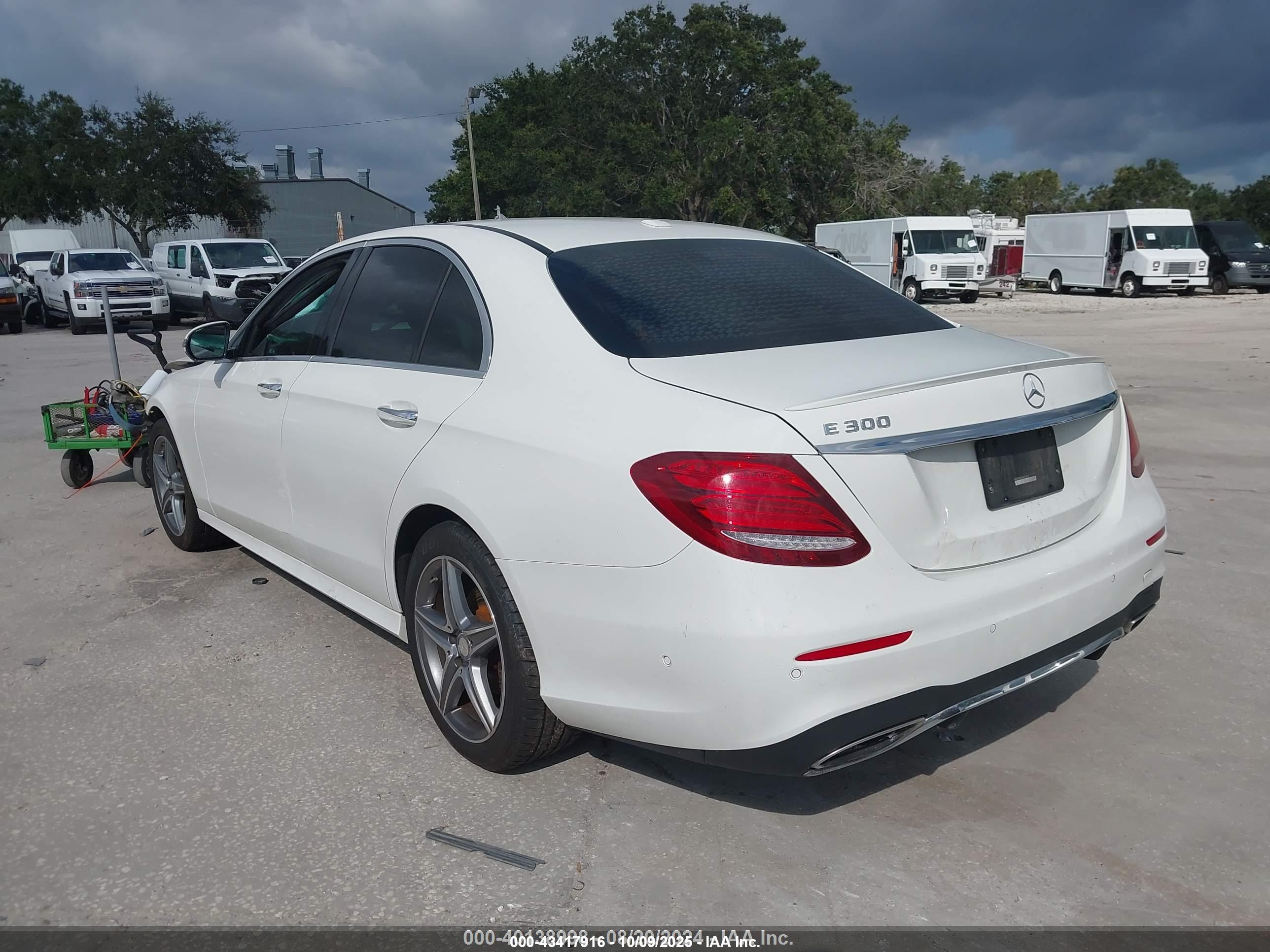 MERCEDES-BENZ E image 3