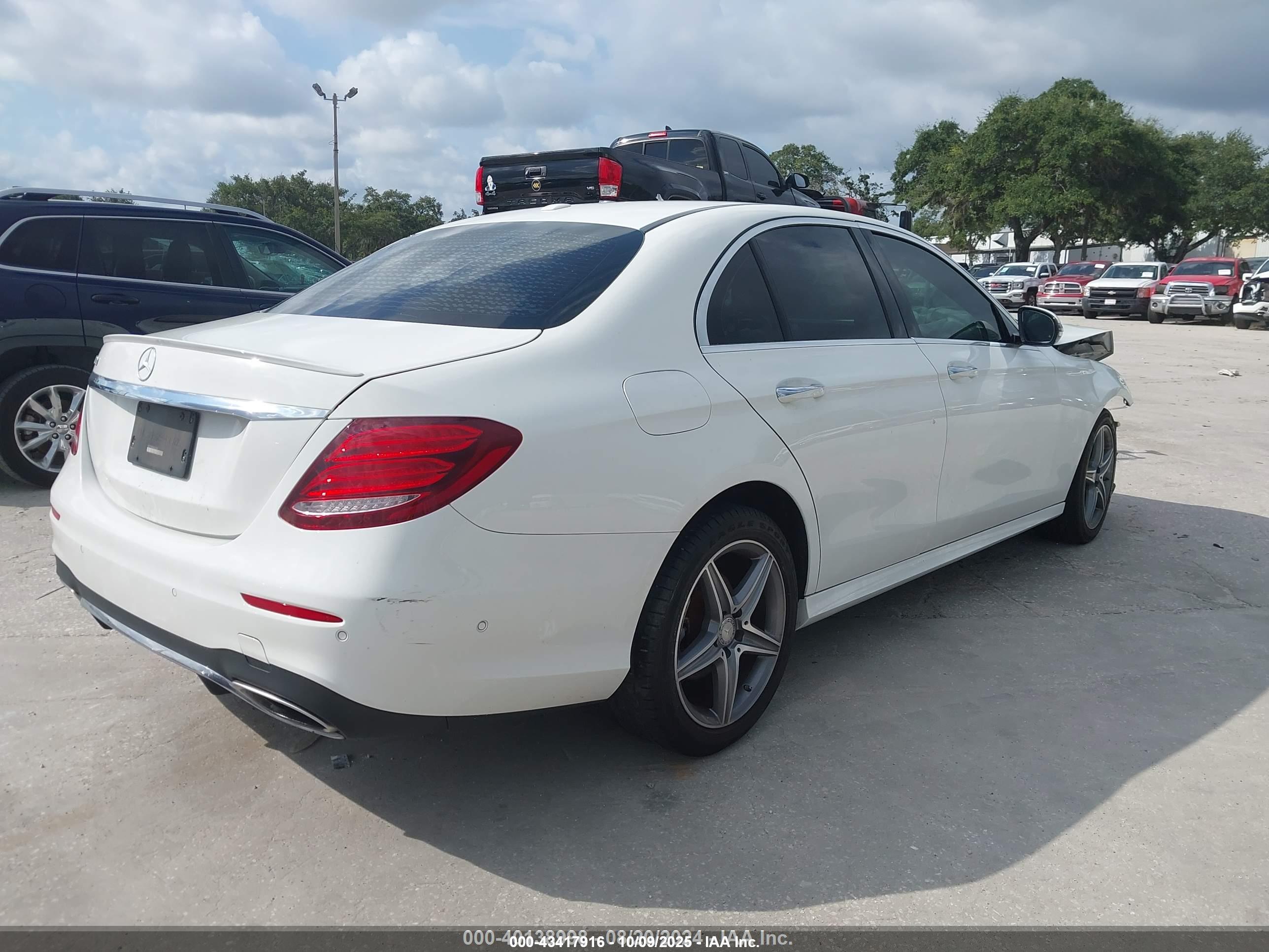 MERCEDES-BENZ E image 4