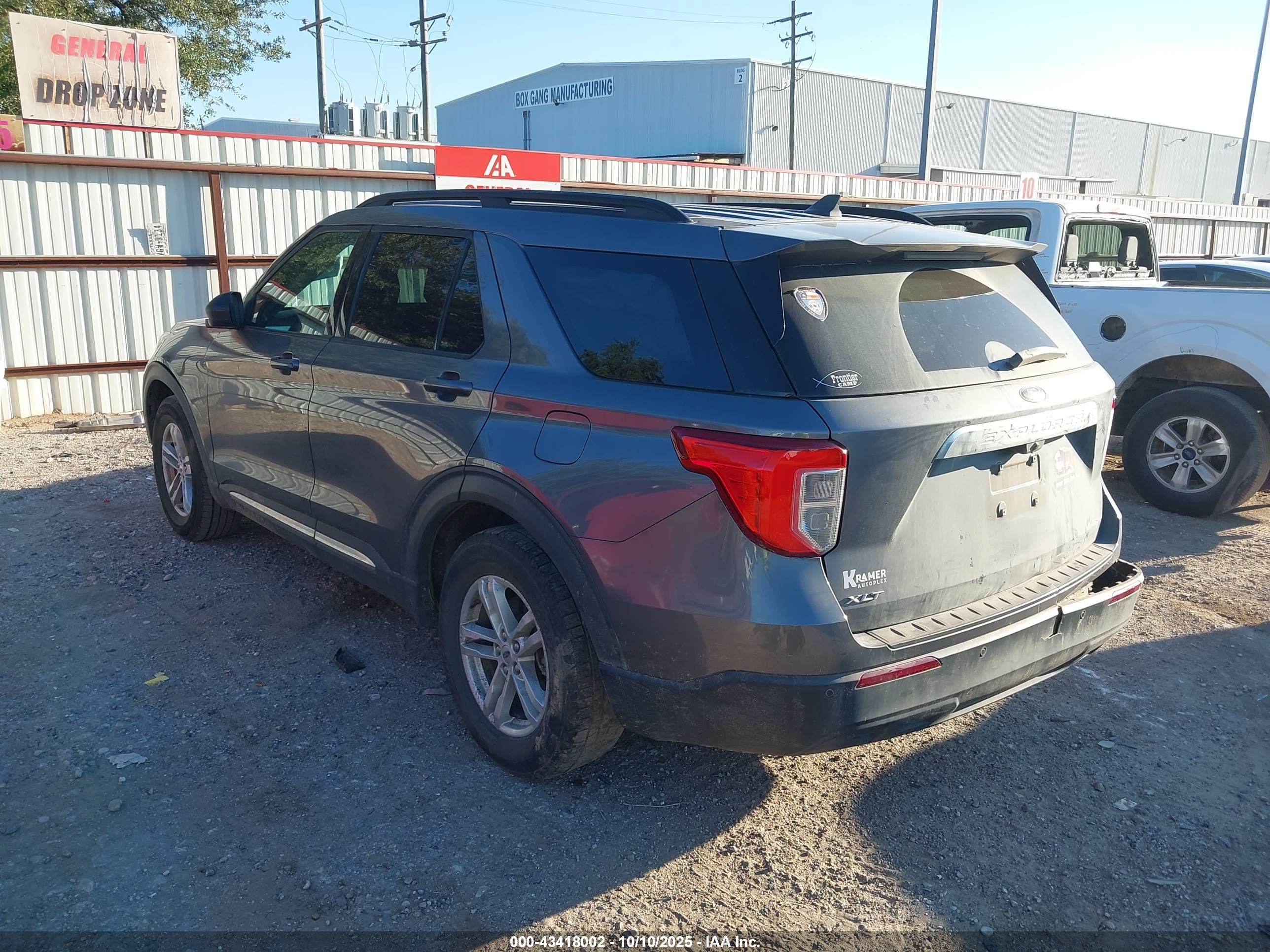 FORD EXPLORER image 3