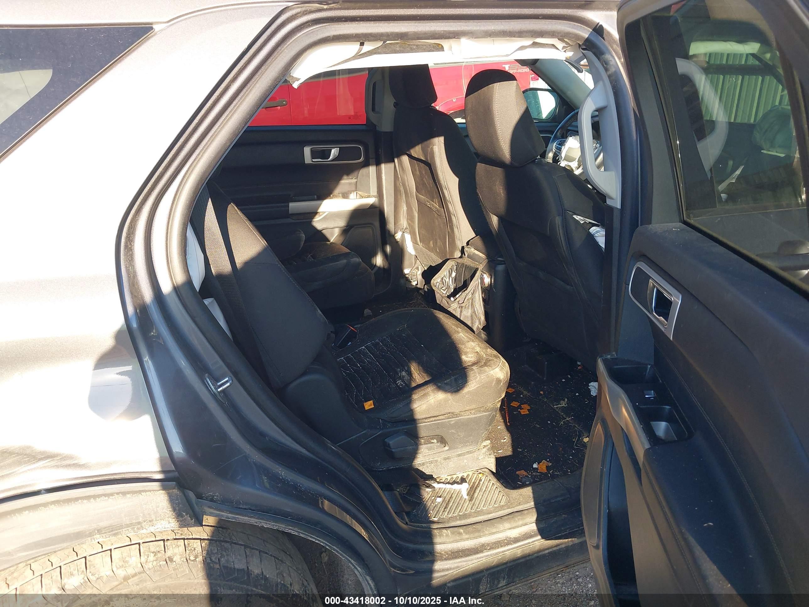 FORD EXPLORER image 8
