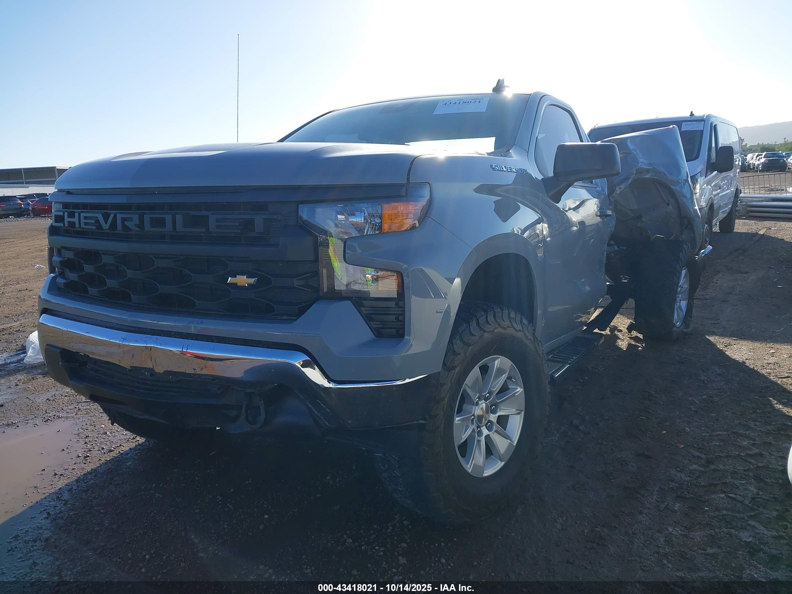 CHEVROLET SILVERADO image 2