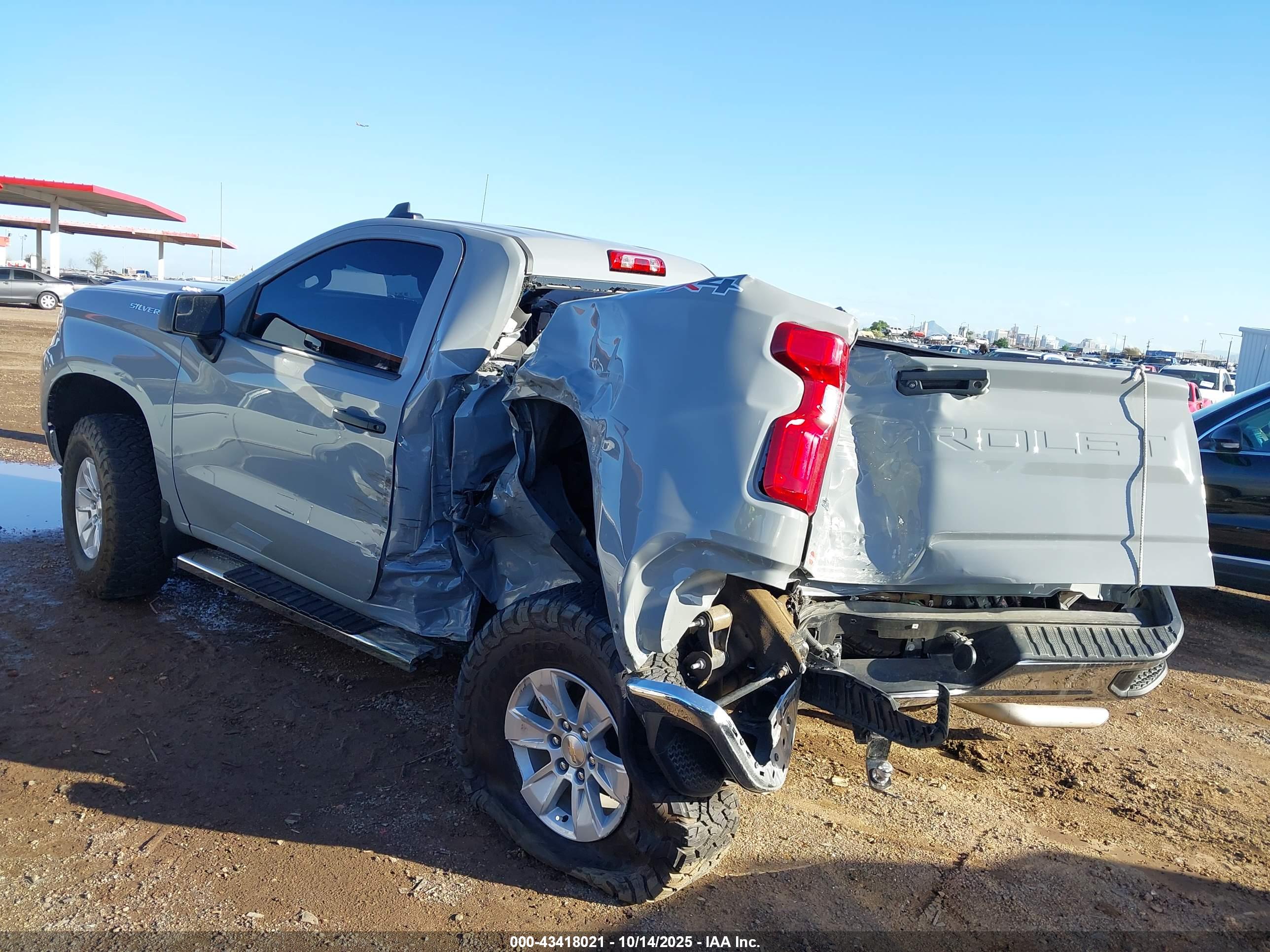 CHEVROLET SILVERADO image 3