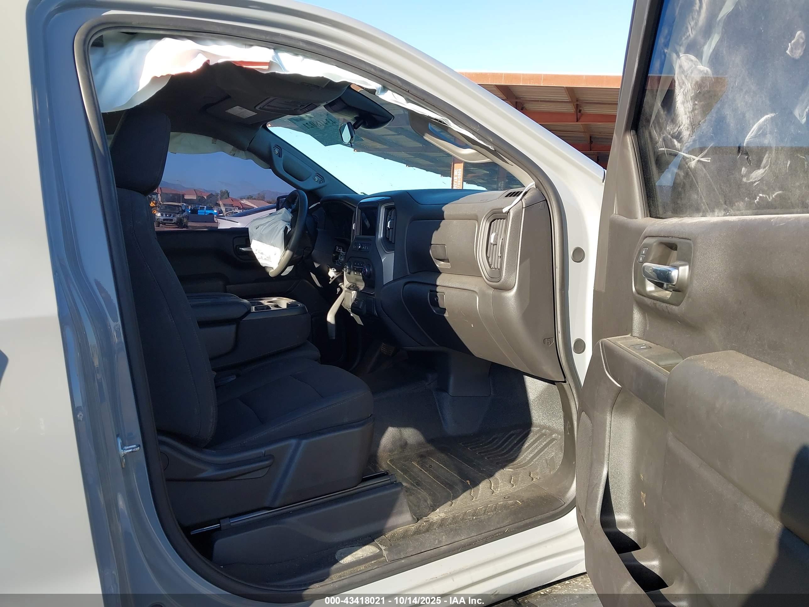 CHEVROLET SILVERADO image 5
