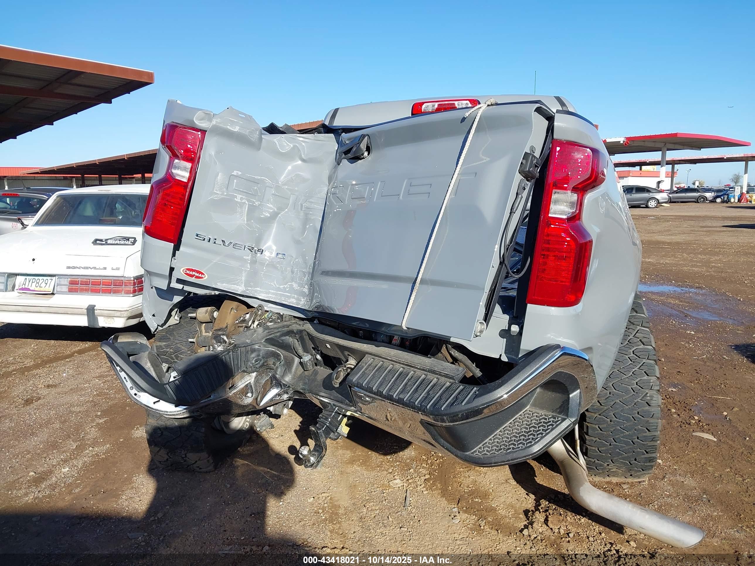 CHEVROLET SILVERADO image 6