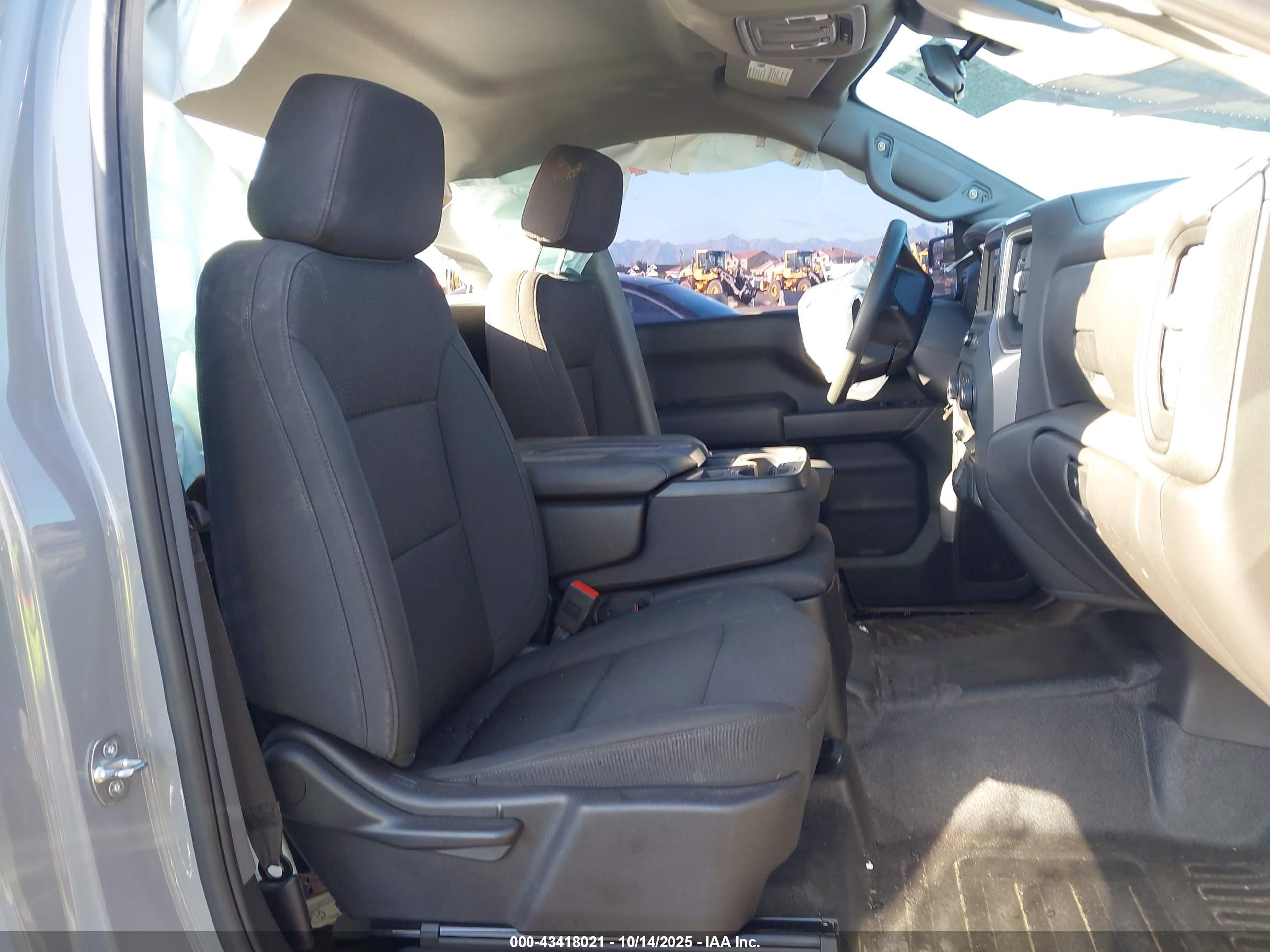 CHEVROLET SILVERADO image 8