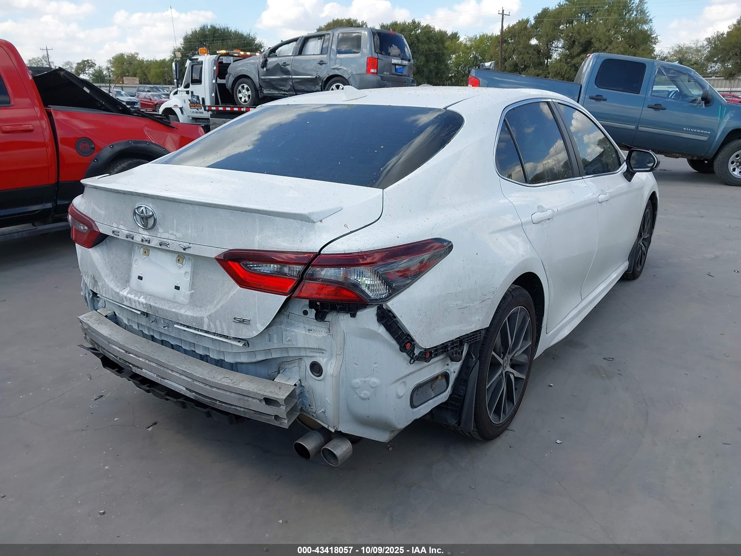 TOYOTA CAMRY image 4