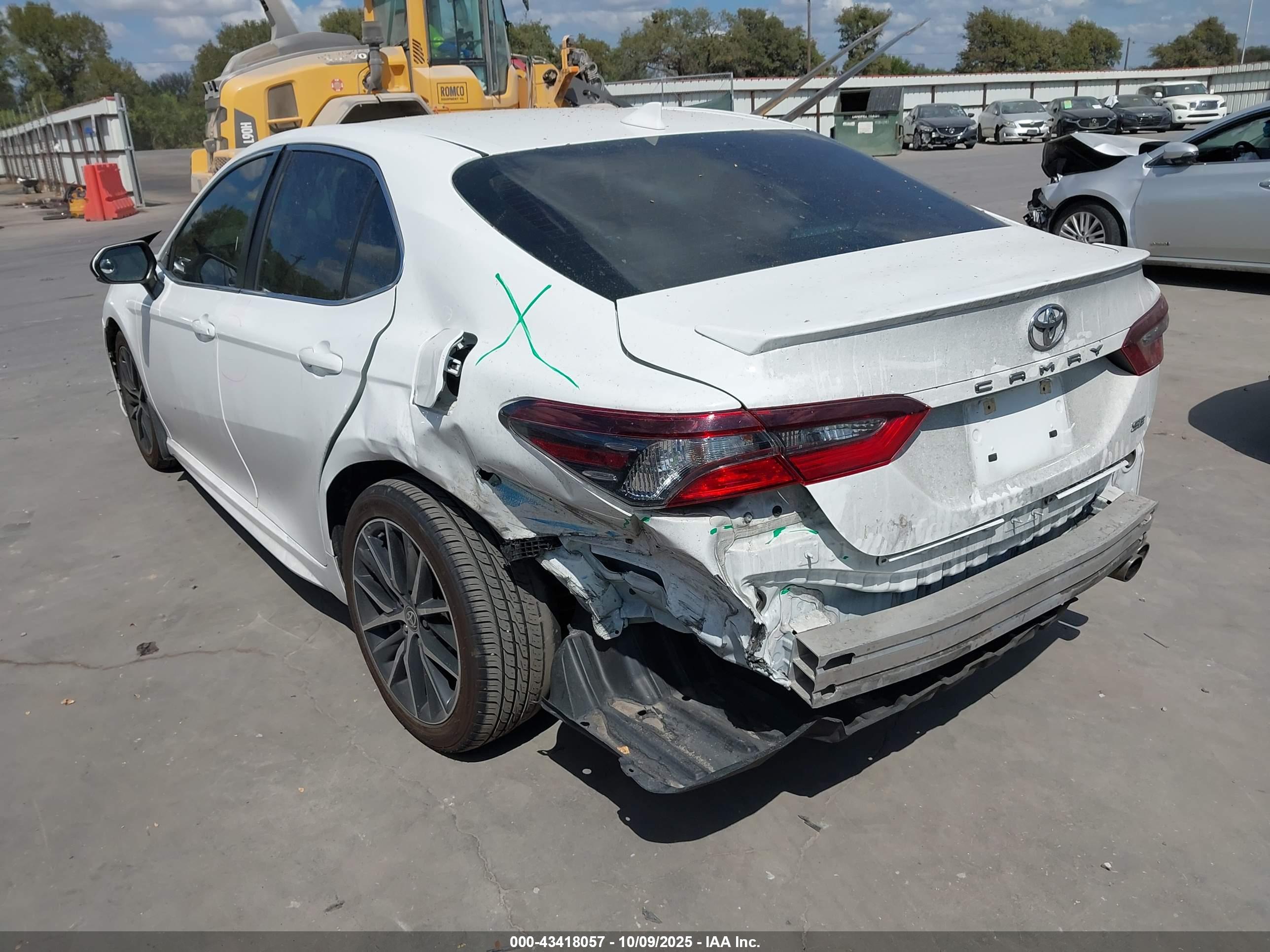 TOYOTA CAMRY image 6