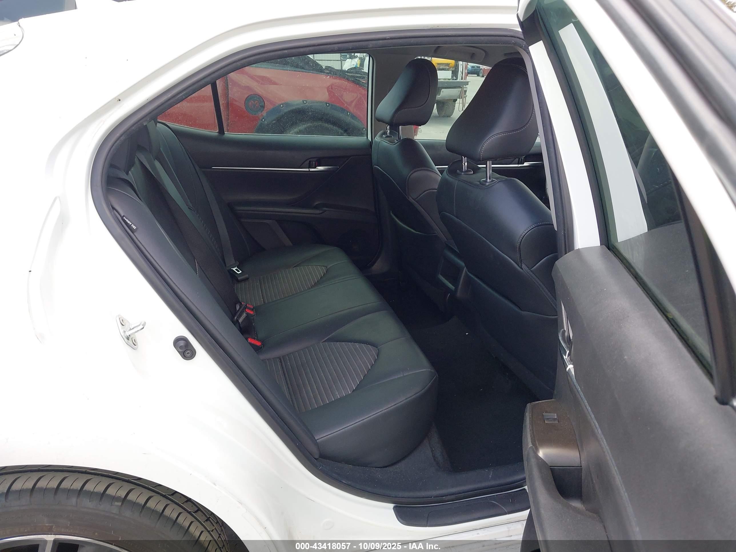 TOYOTA CAMRY image 8