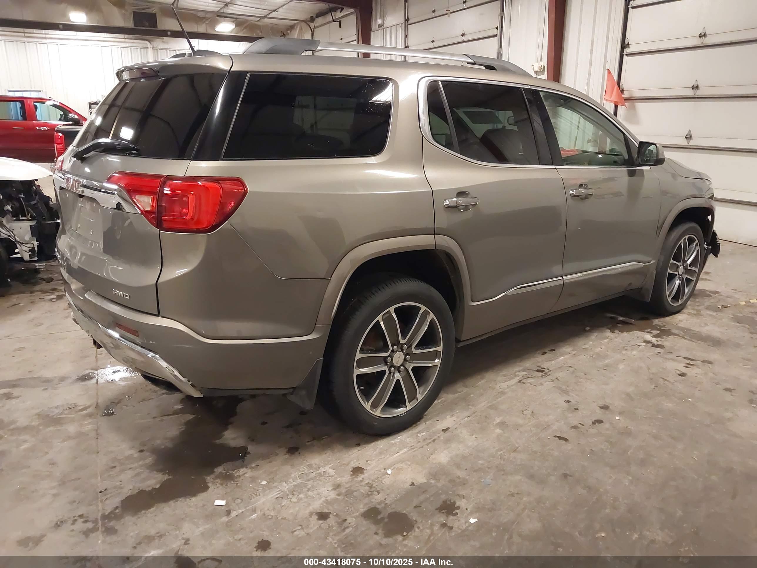 GMC ACADIA image 4