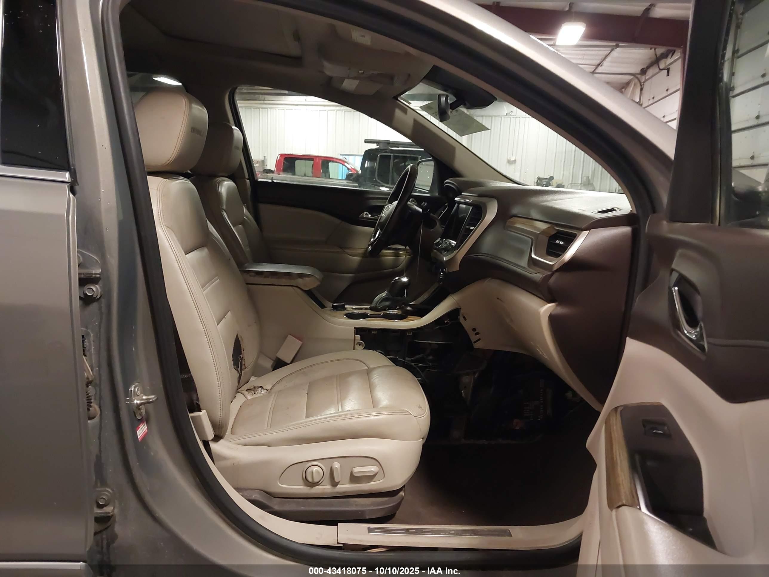 GMC ACADIA image 5