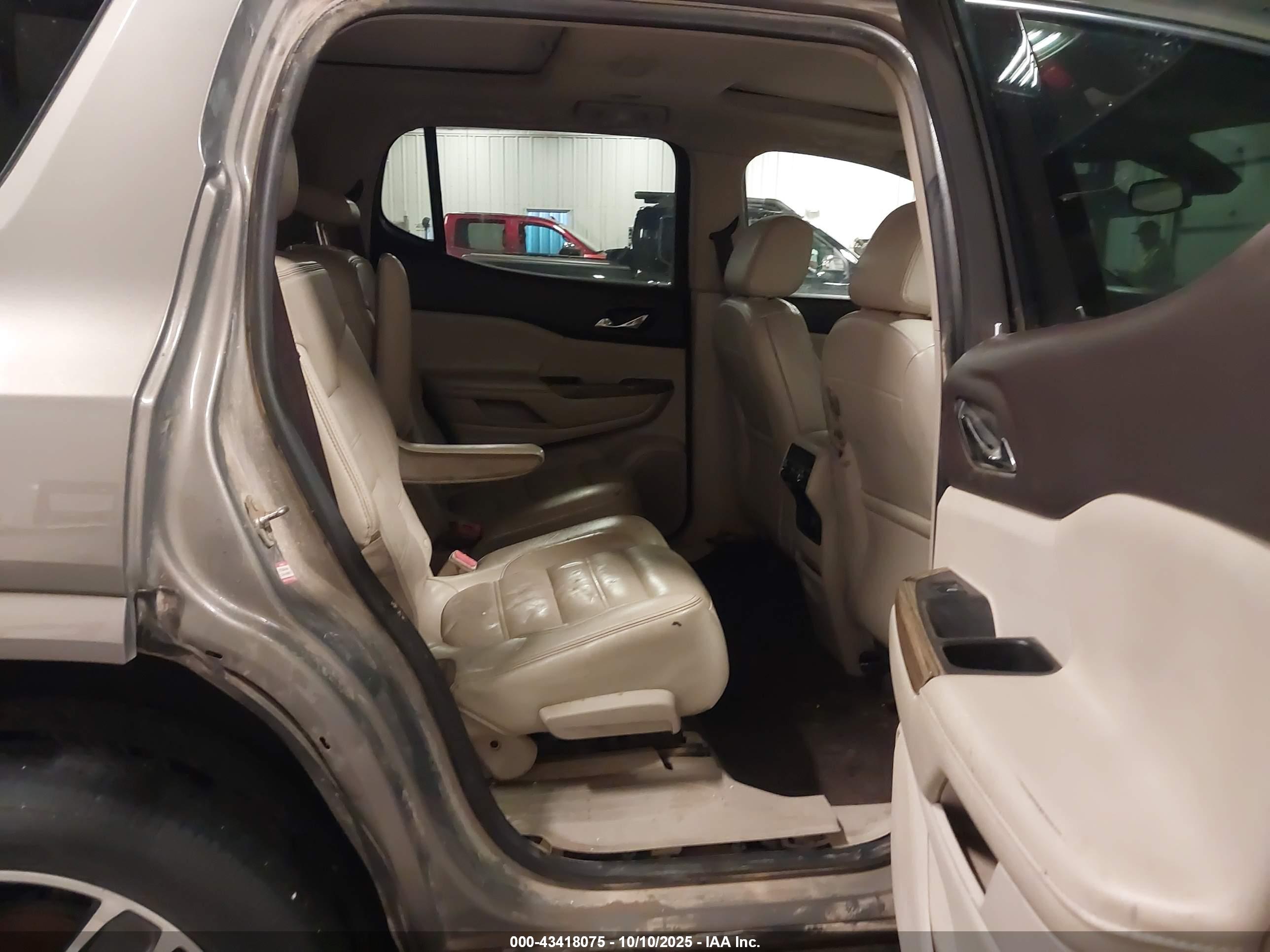 GMC ACADIA image 8