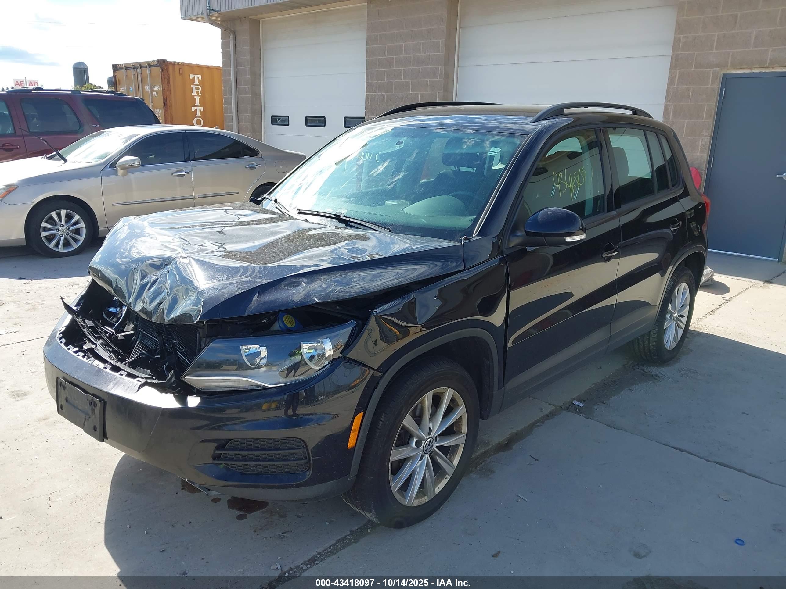 VOLKSWAGEN TIGUAN image 2
