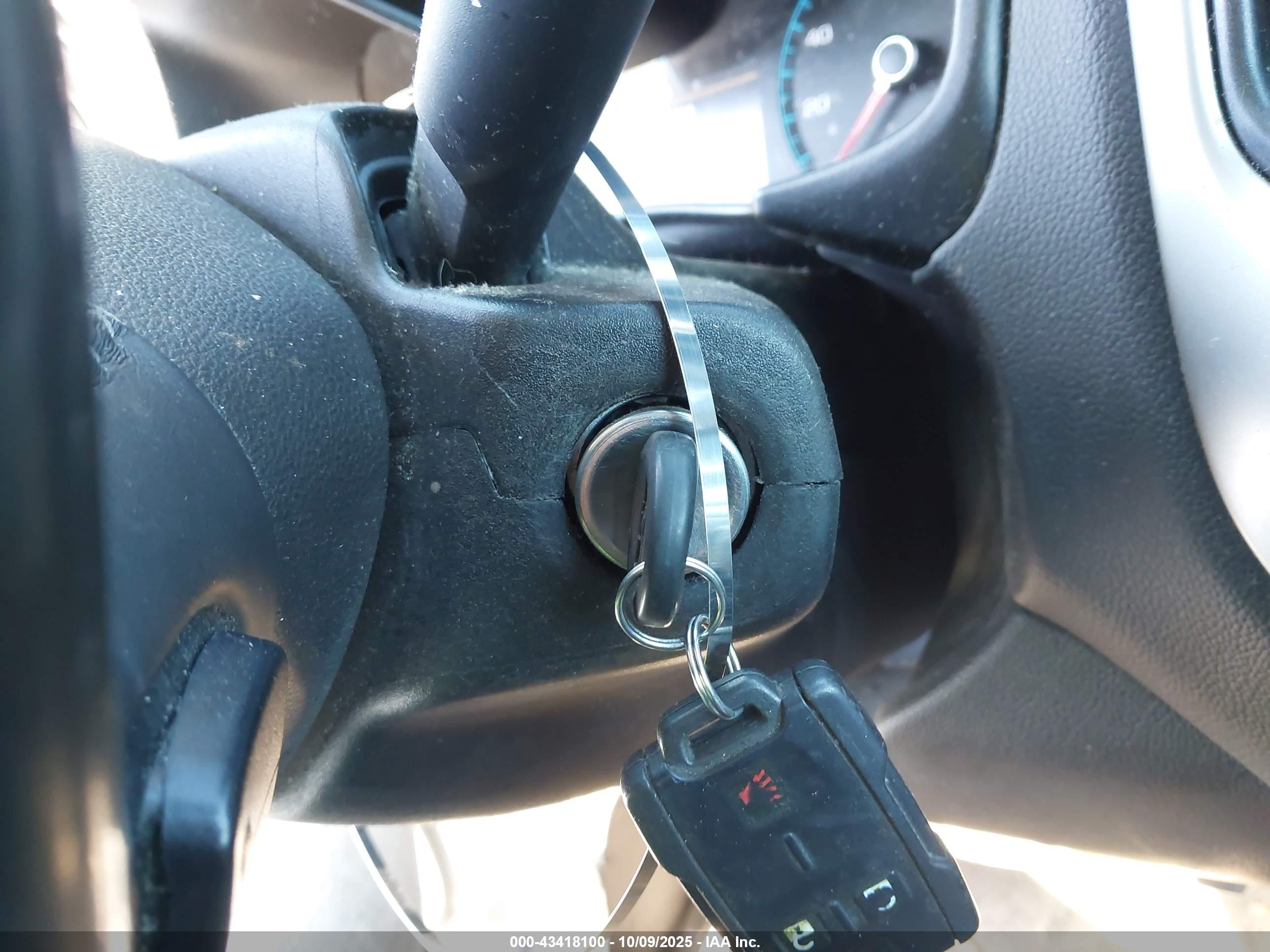 CHEVROLET COLORADO image 11