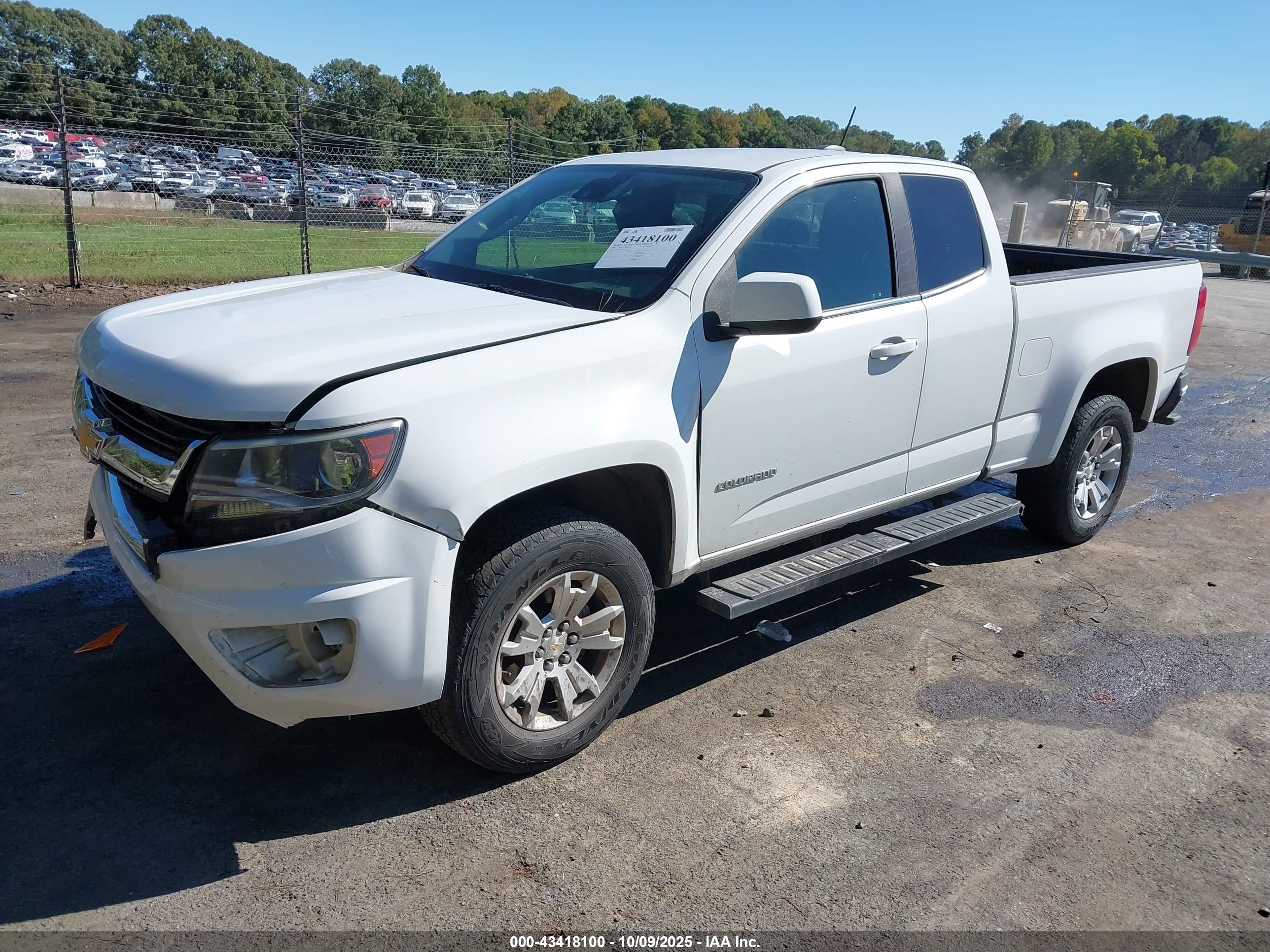 CHEVROLET COLORADO image 2