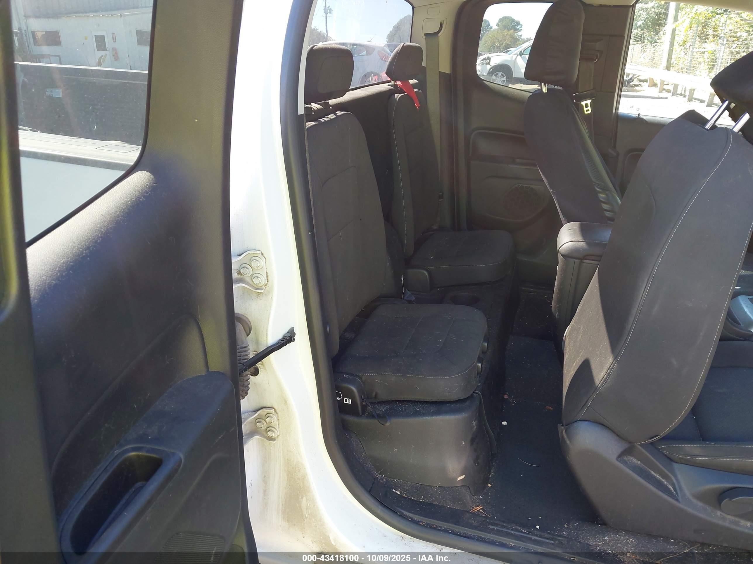 CHEVROLET COLORADO image 8