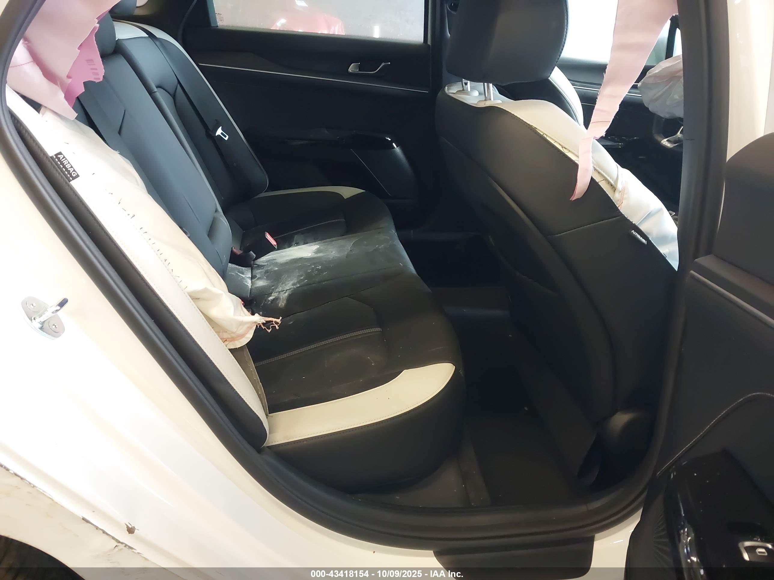 KIA K5 image 8
