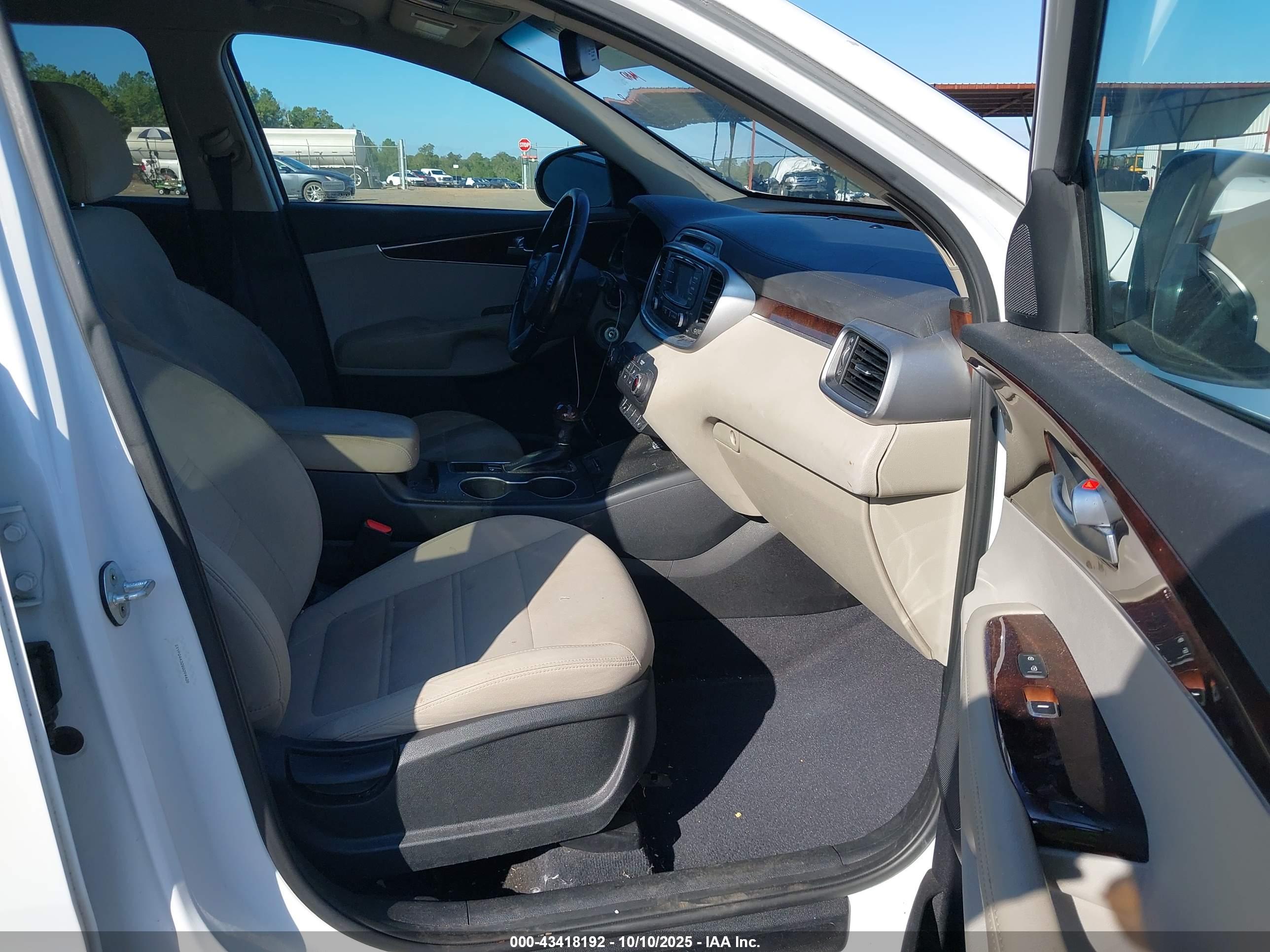 KIA SORENTO image 5