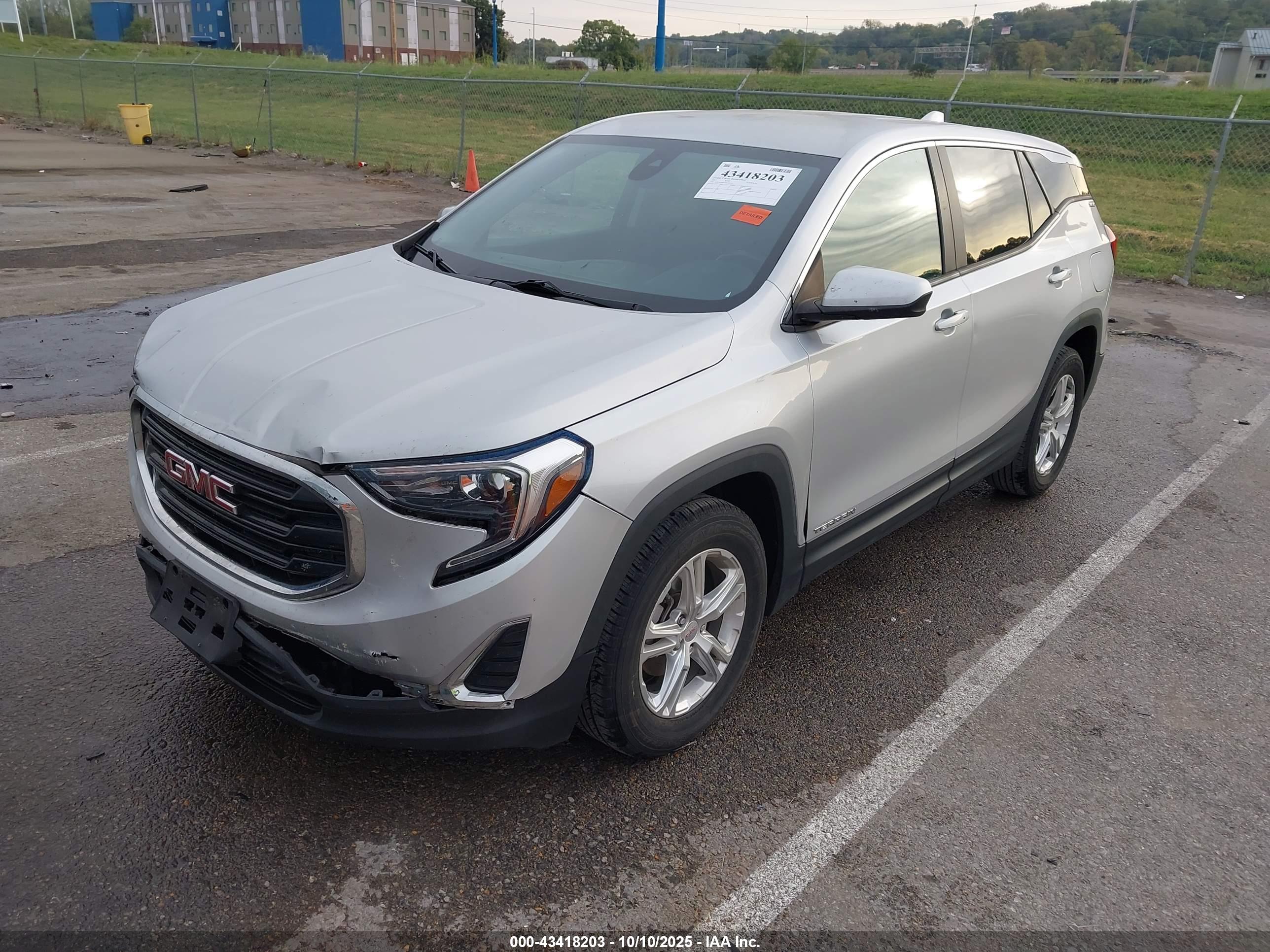 GMC TERRAIN image 2