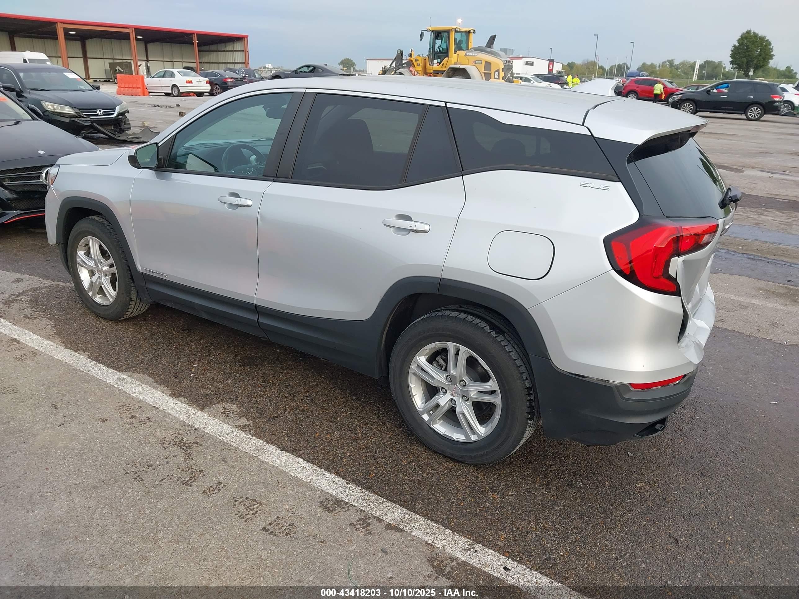 GMC TERRAIN image 3
