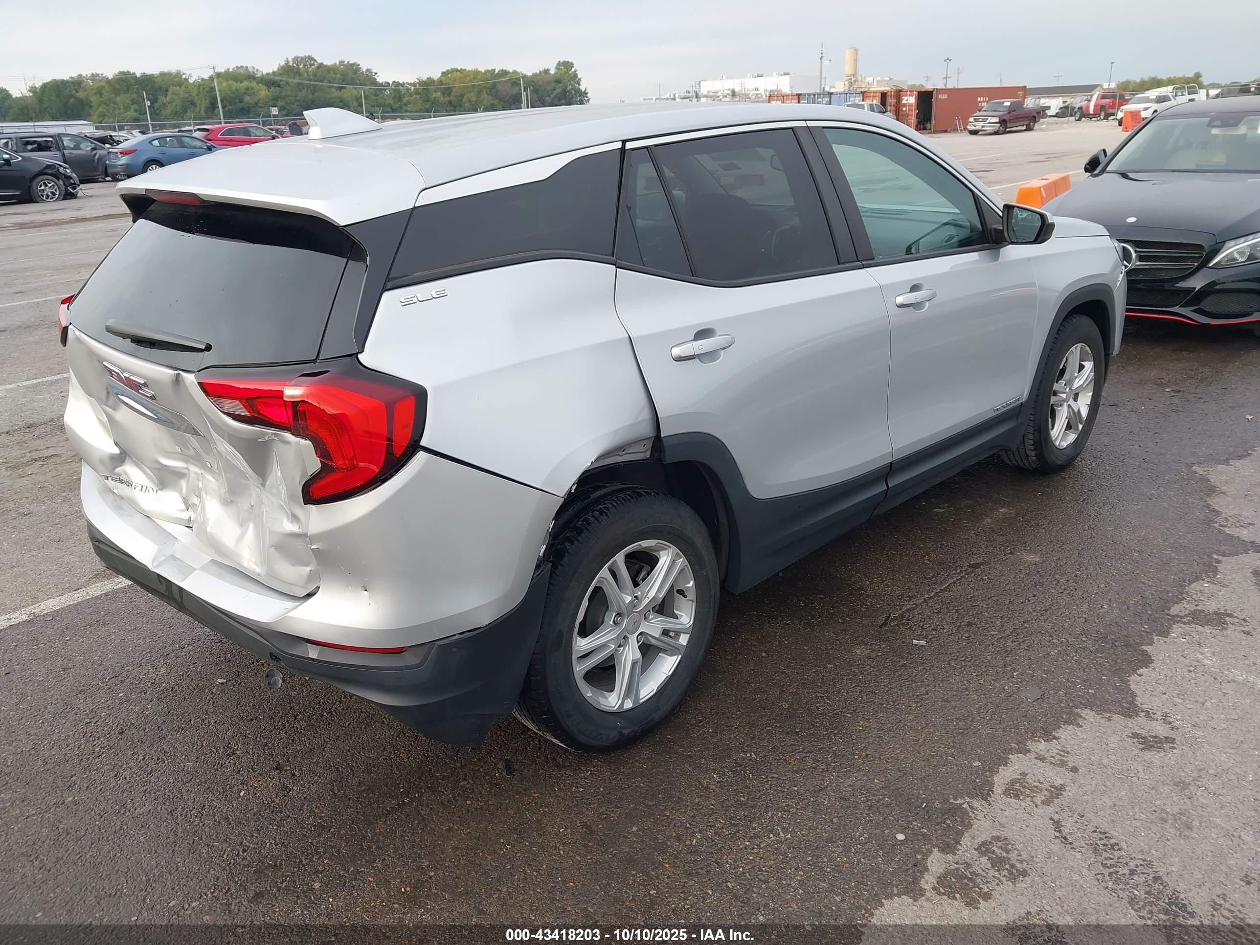 GMC TERRAIN image 4