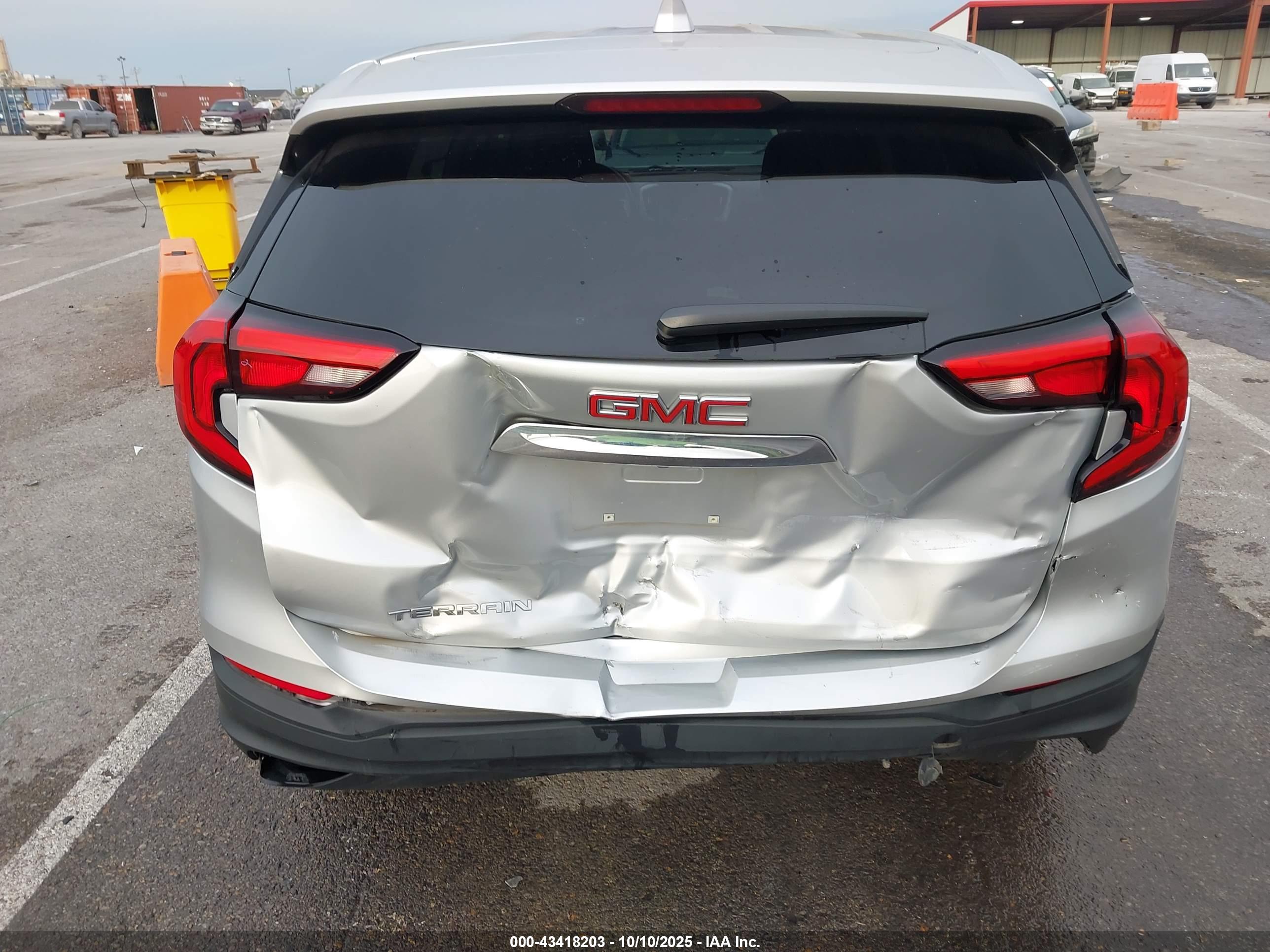GMC TERRAIN image 6