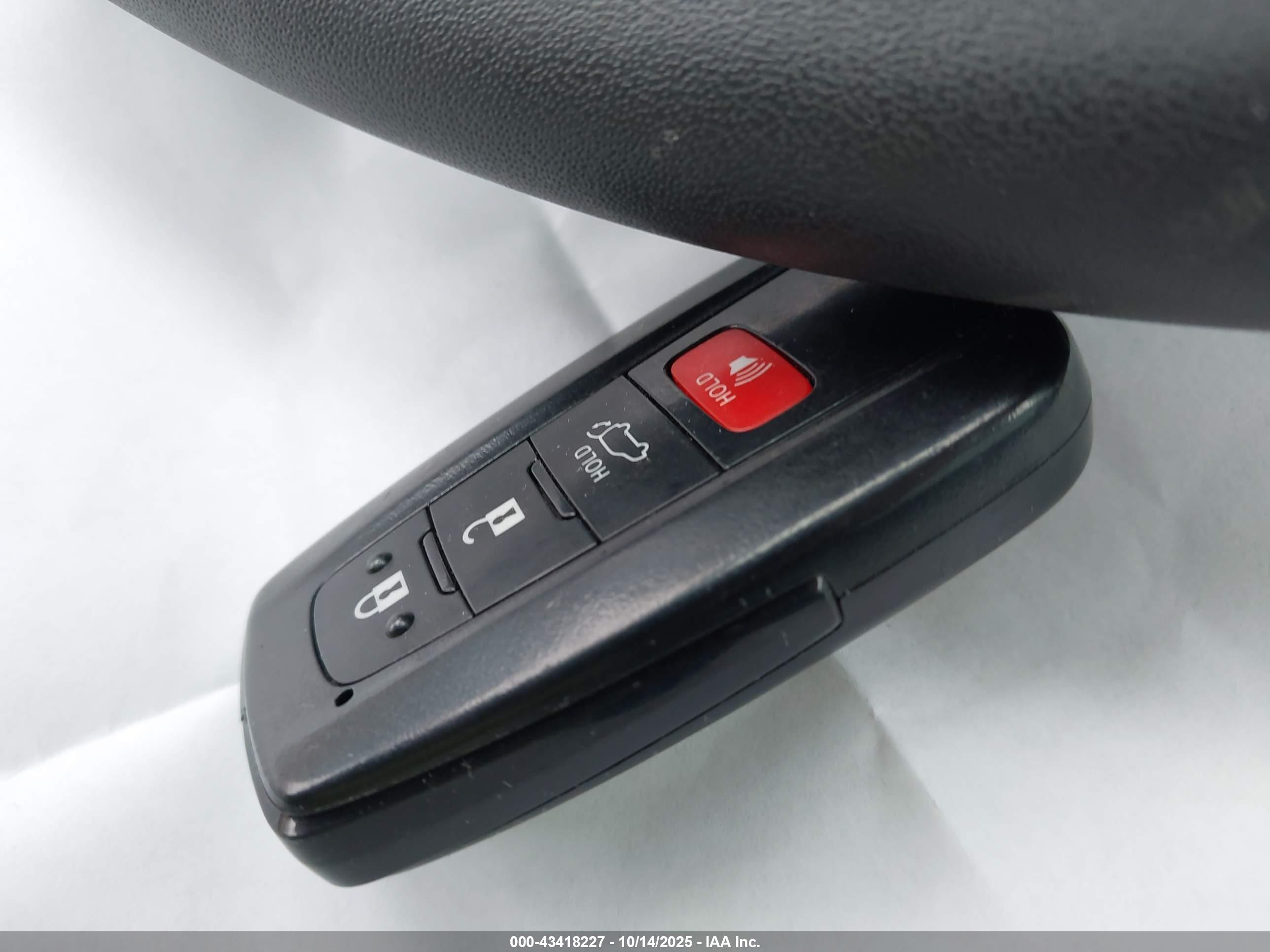 TOYOTA RAV4 image 11