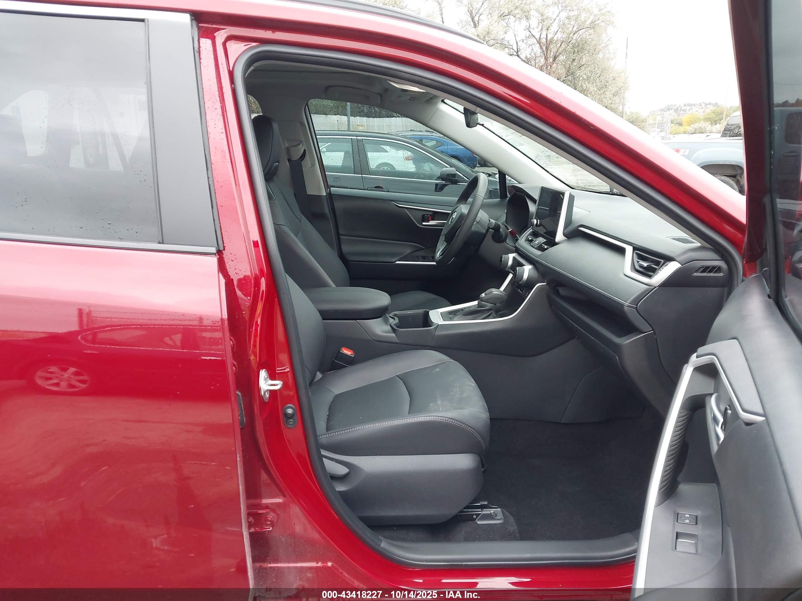 TOYOTA RAV4 image 5