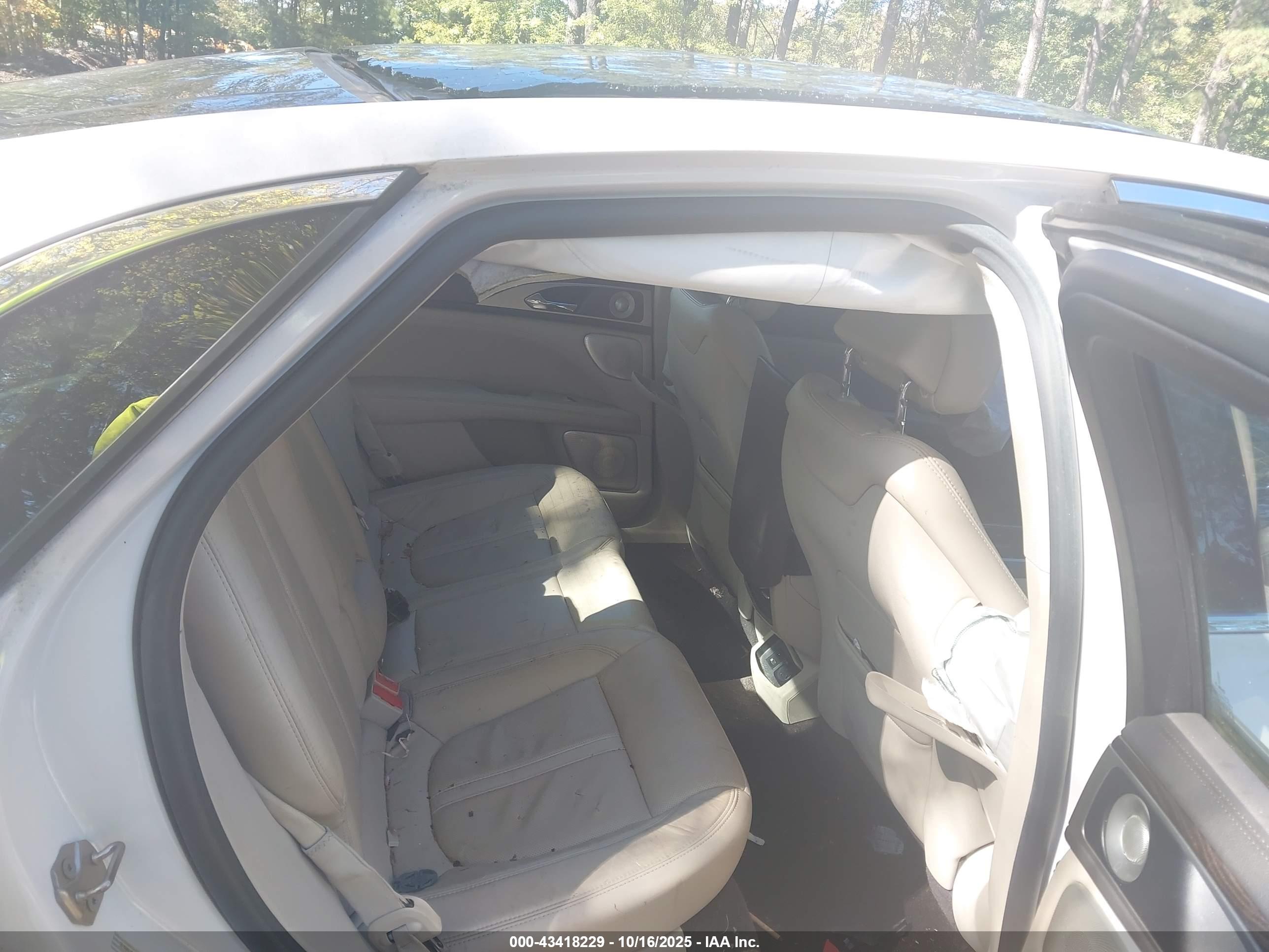 LINCOLN MKZ image 8