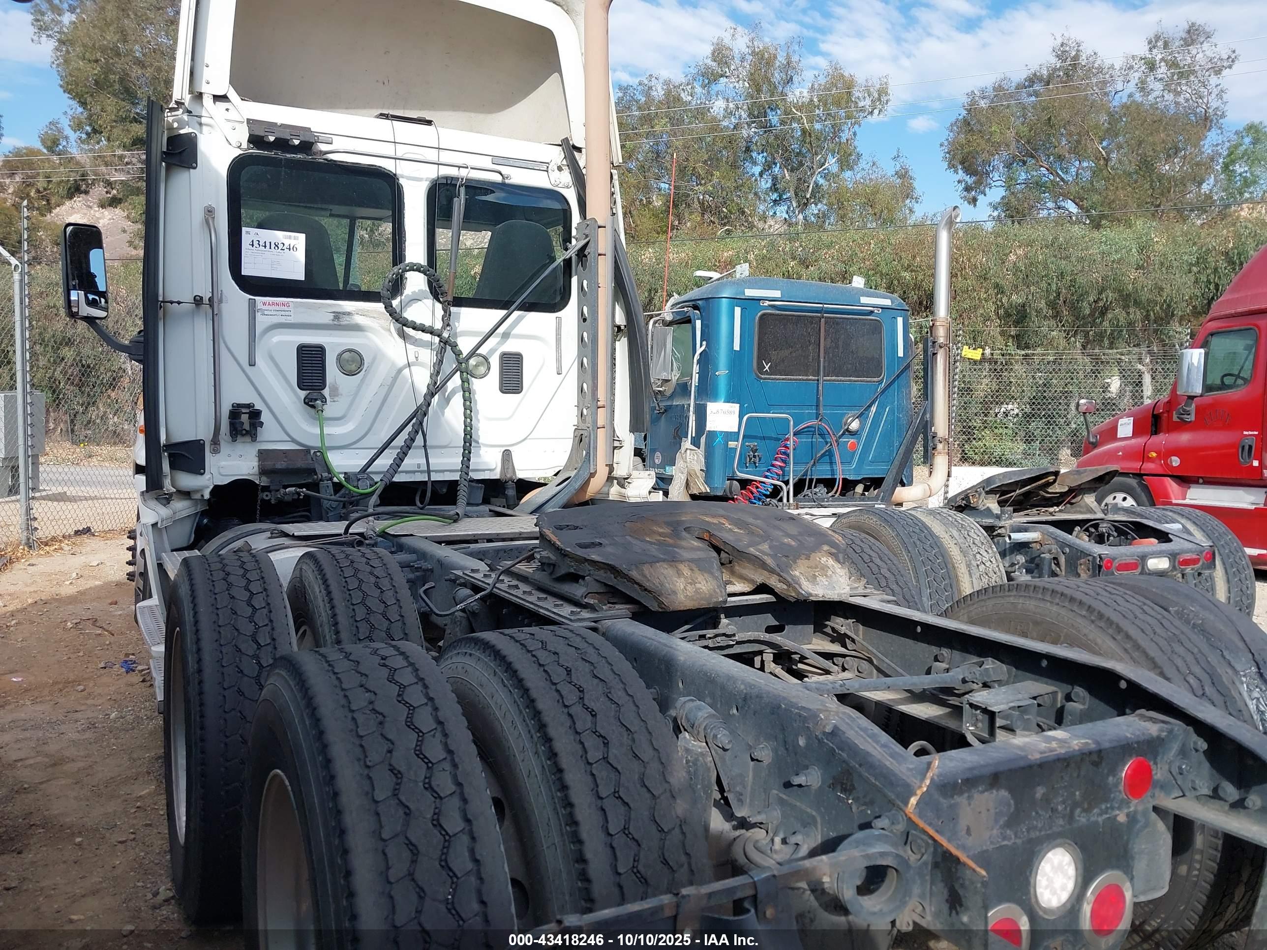 FREIGHTLINER CASCADIA image 3