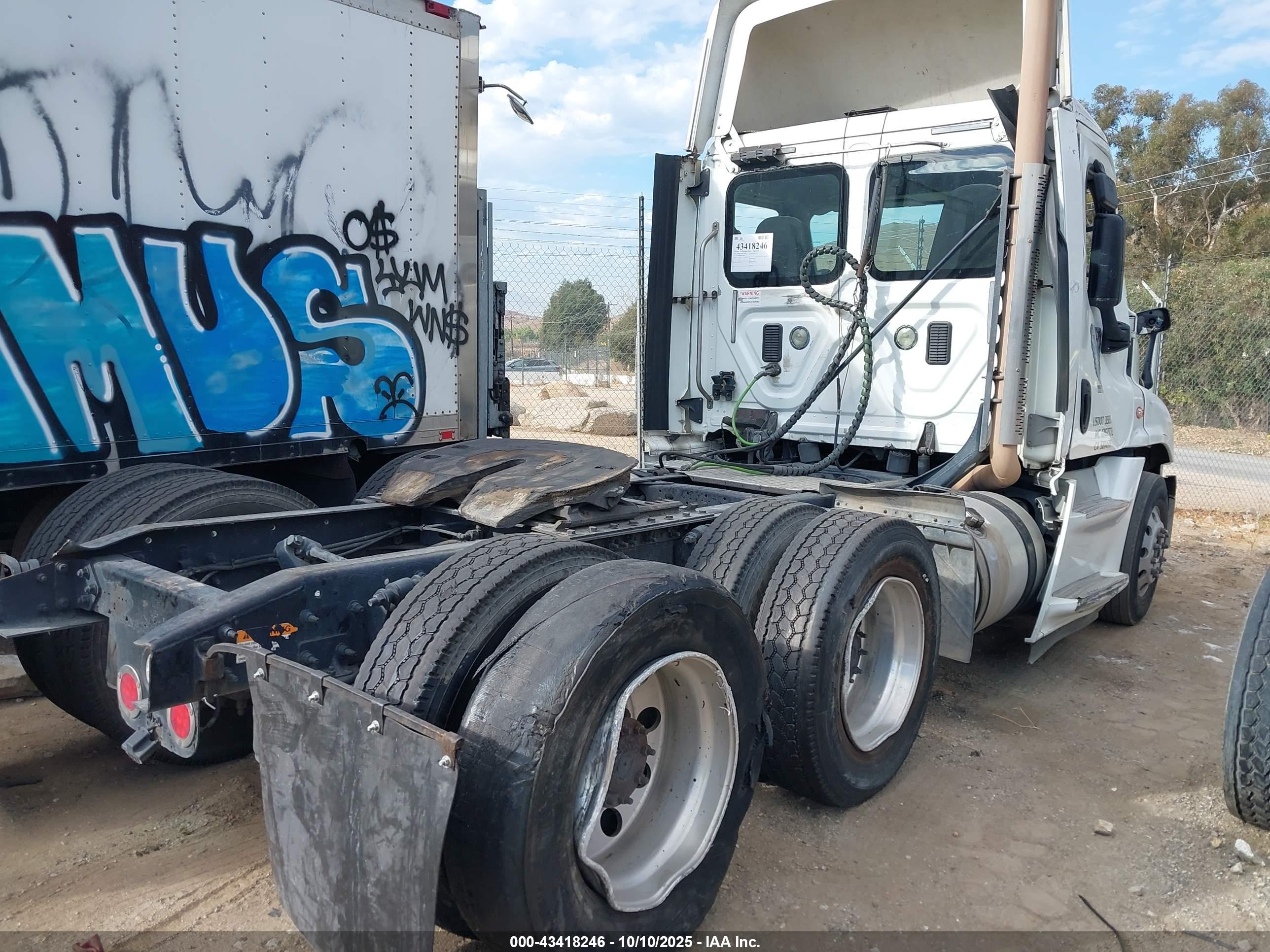 FREIGHTLINER CASCADIA image 4
