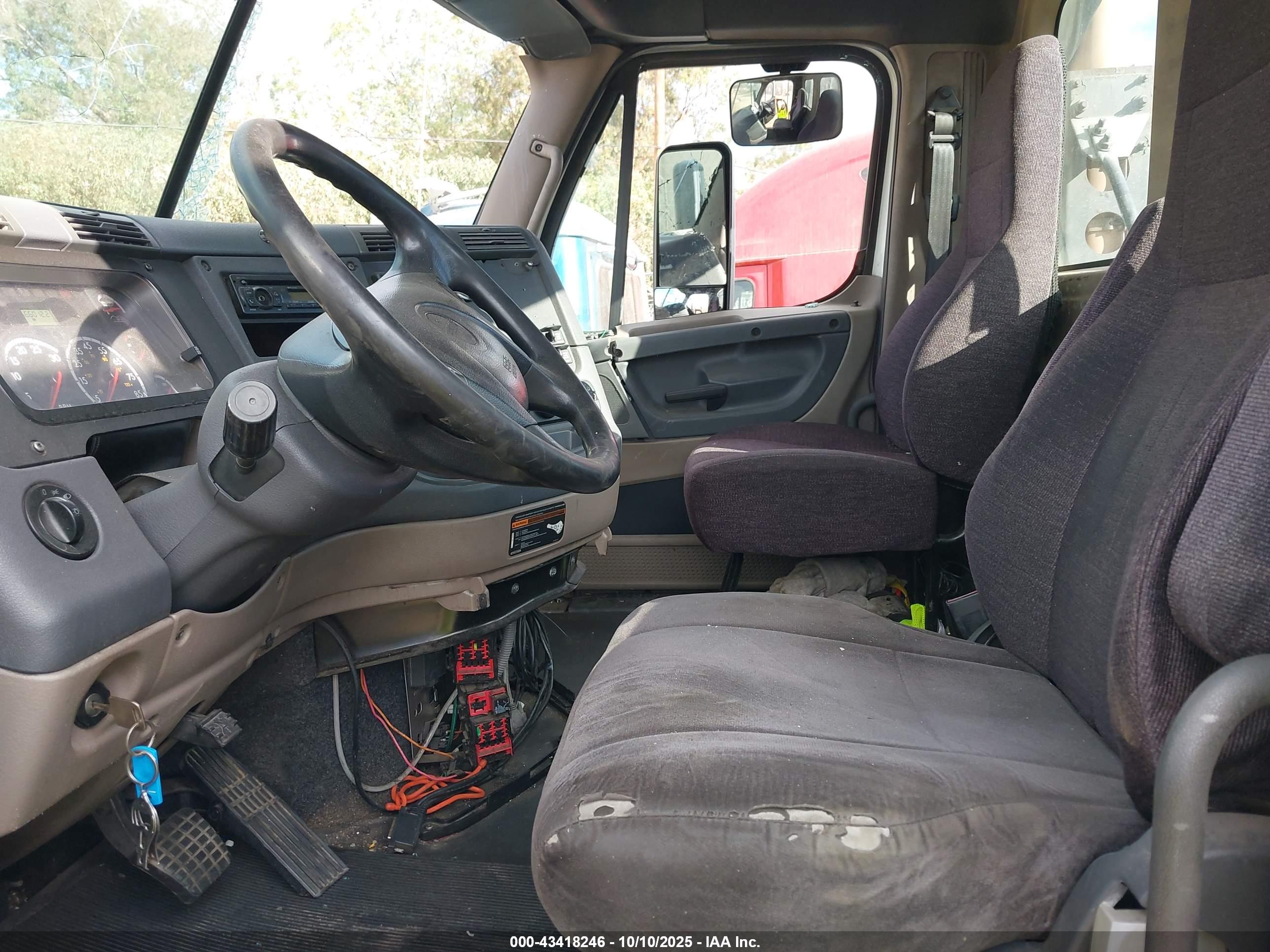 FREIGHTLINER CASCADIA image 8