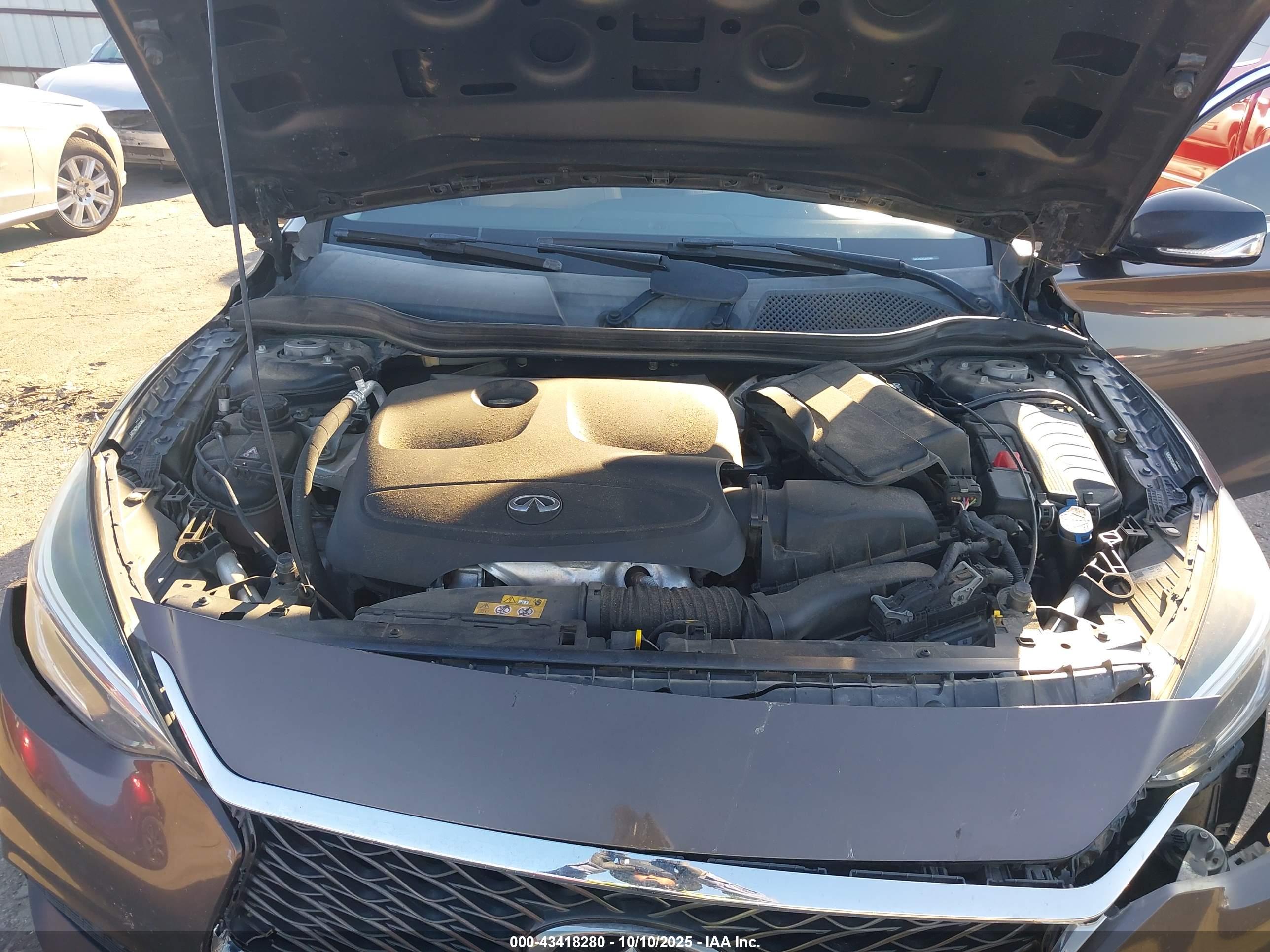 INFINITI QX30 image 10