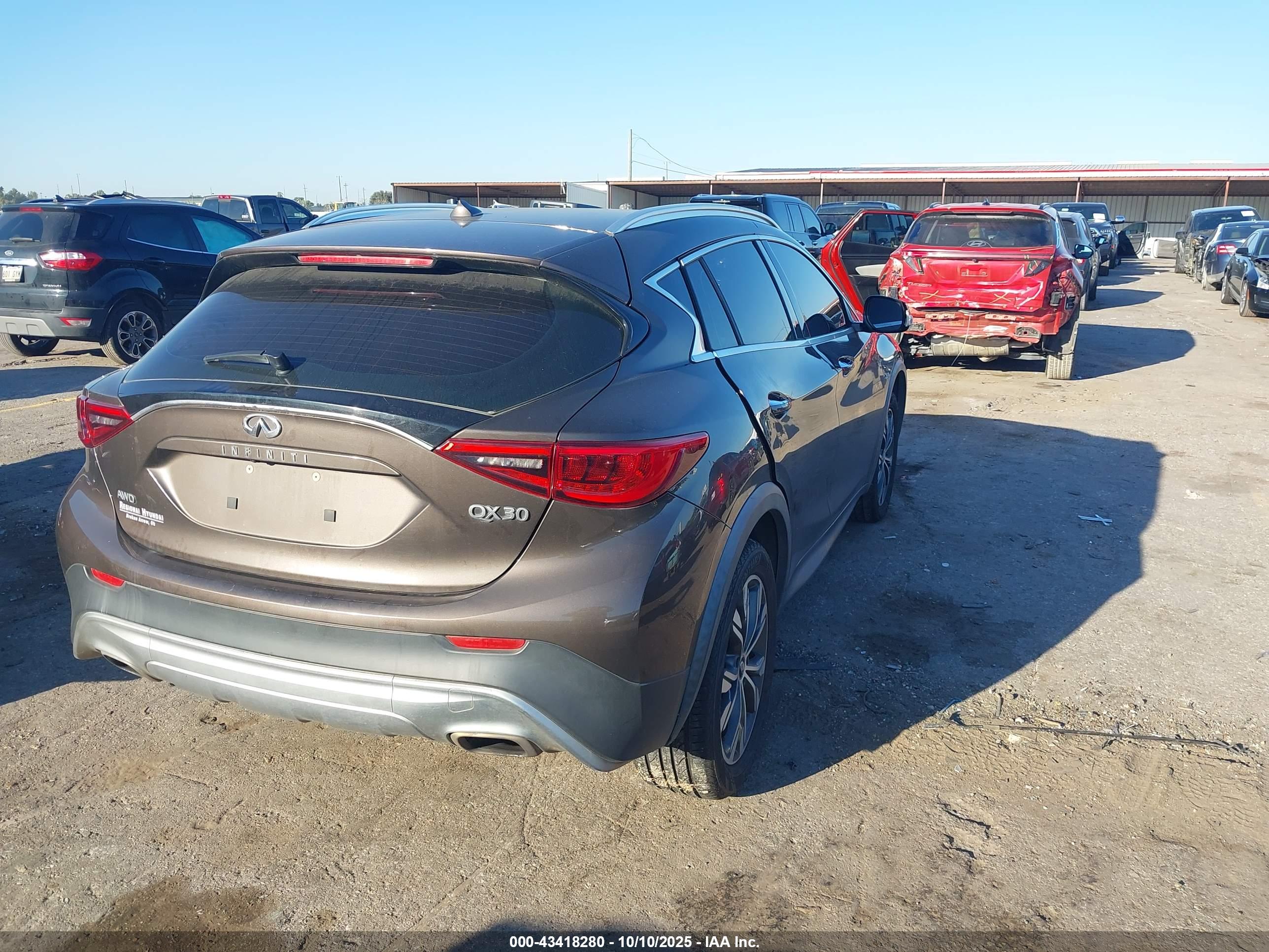 INFINITI QX30 image 4