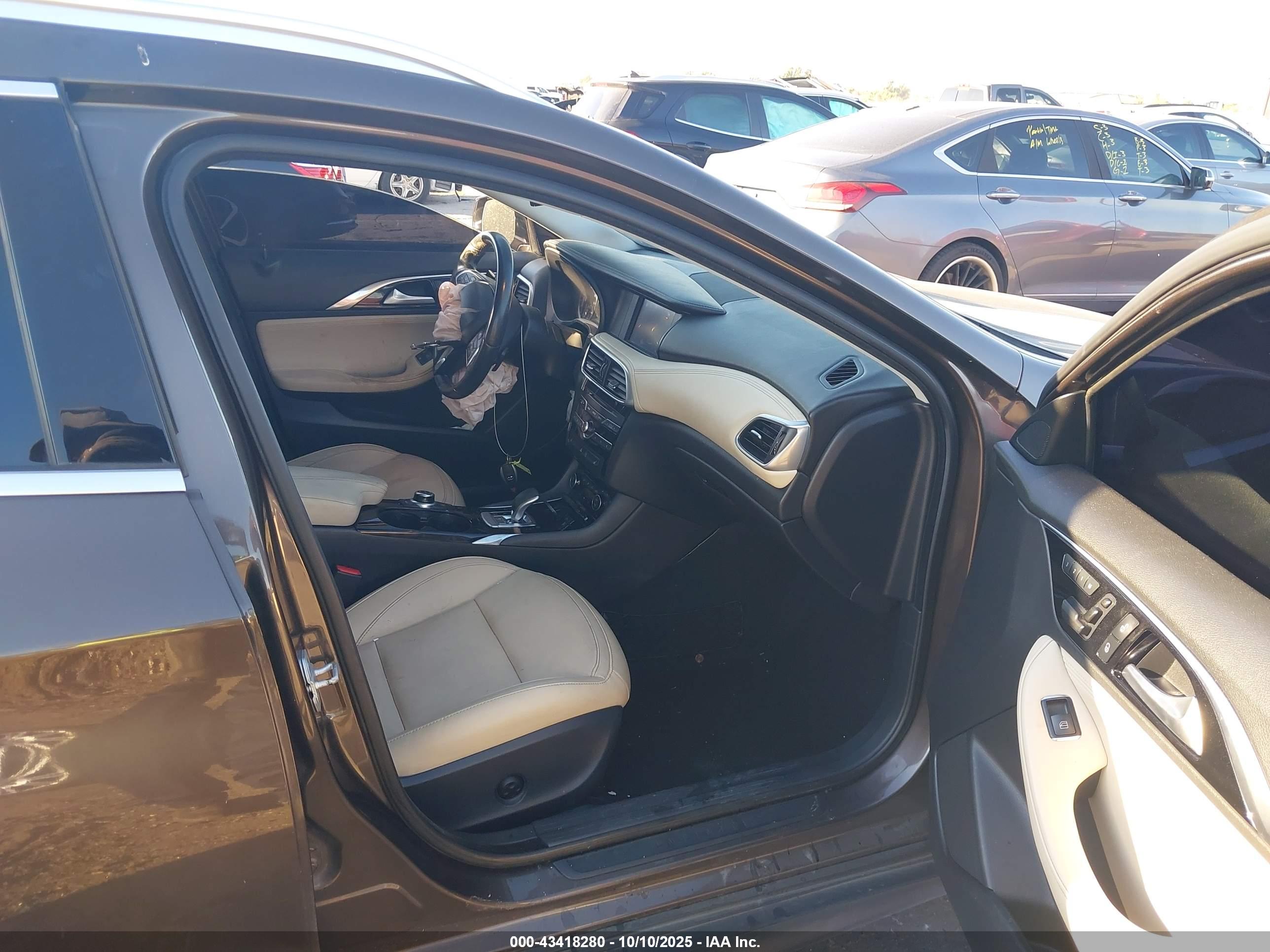 INFINITI QX30 image 5