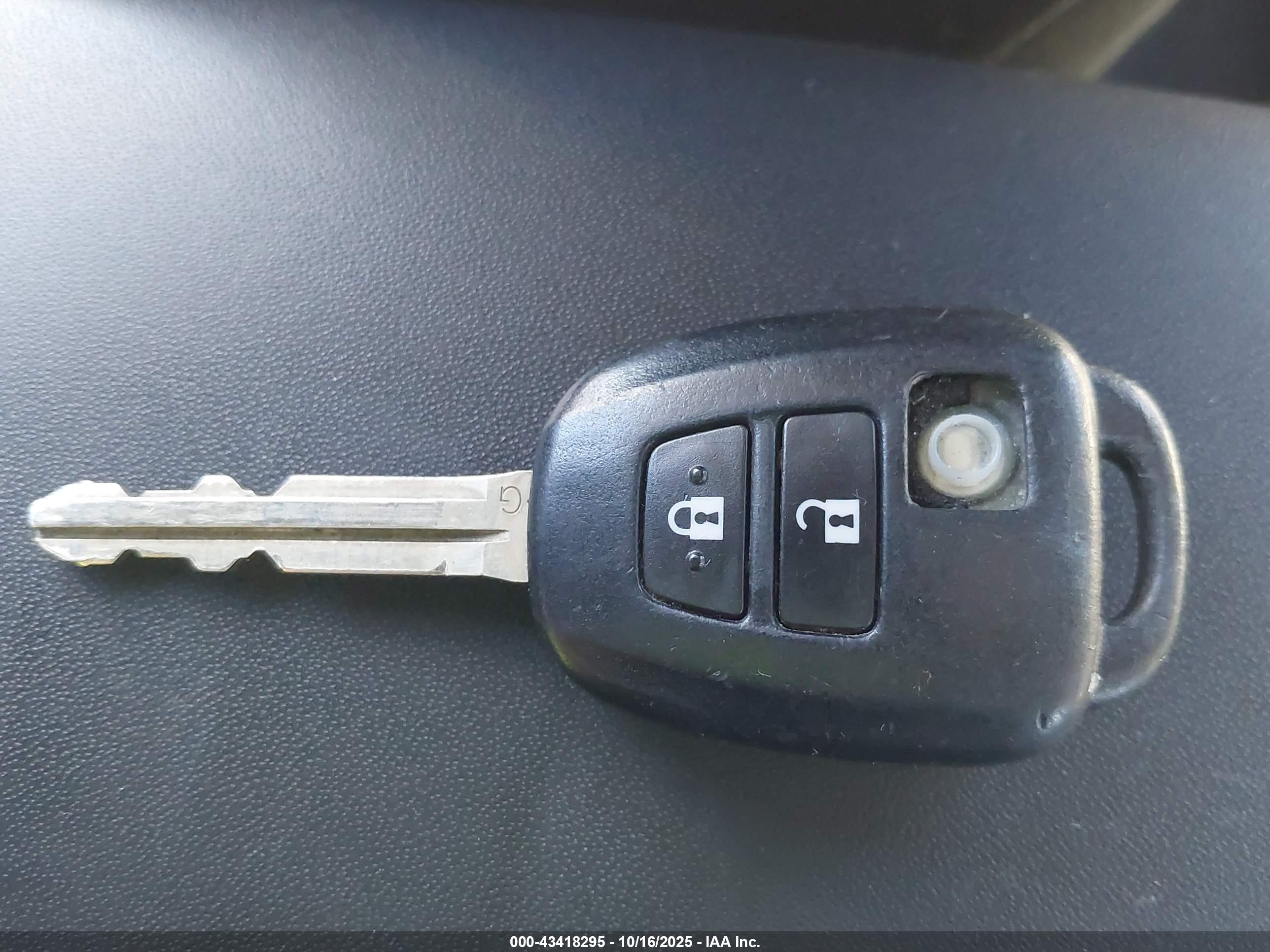 TOYOTA PRIUS image 11