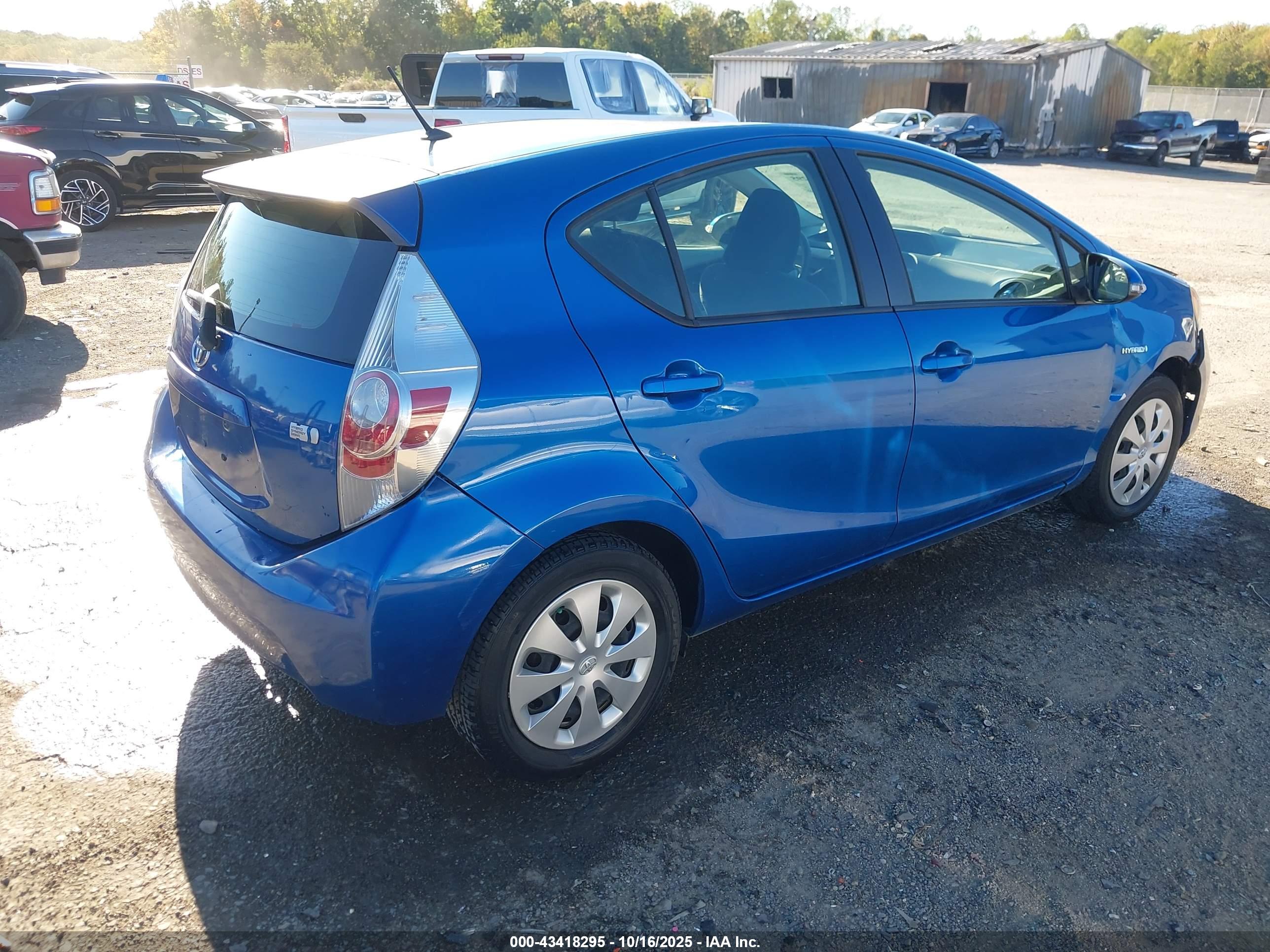 TOYOTA PRIUS image 4