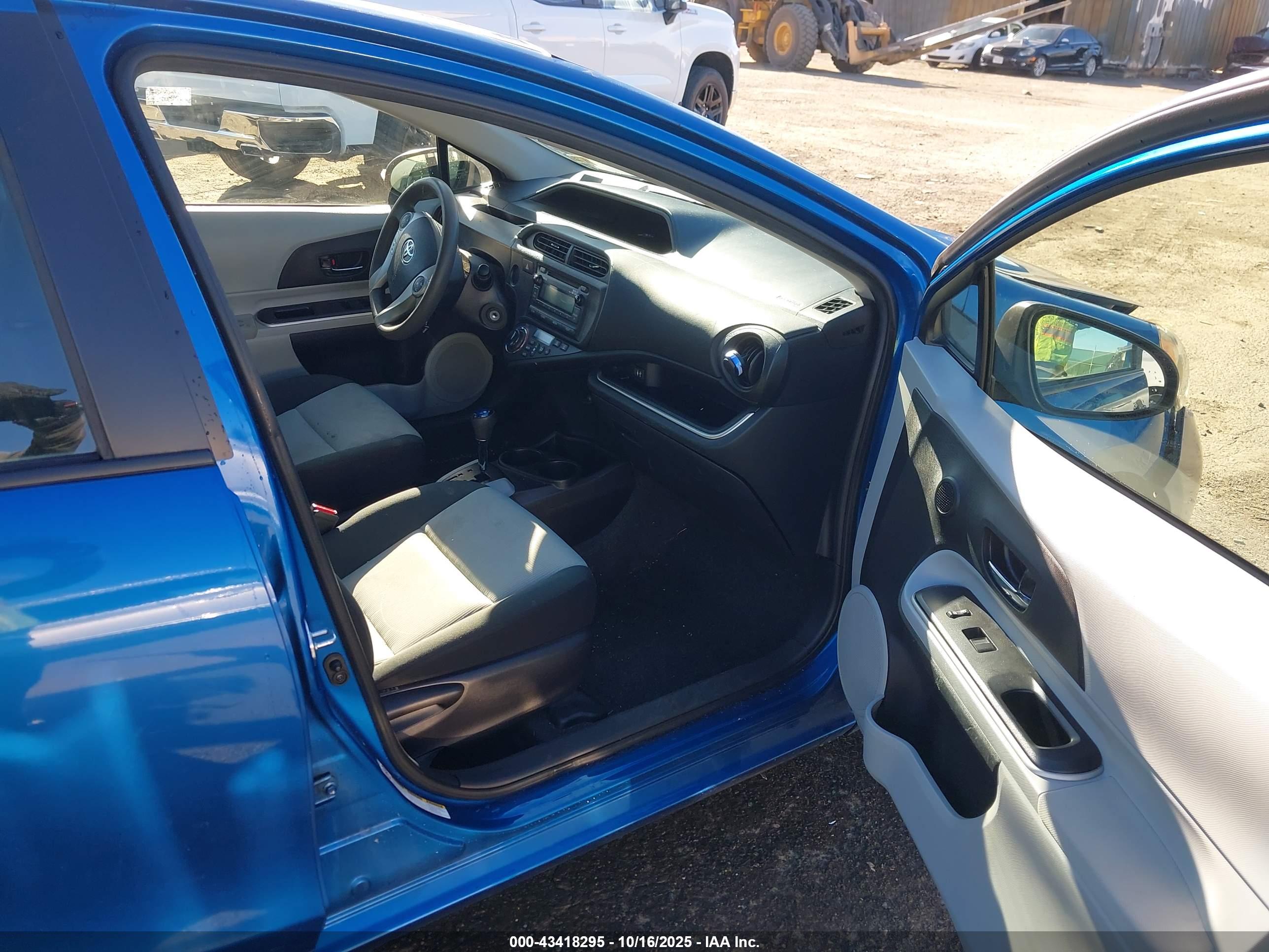 TOYOTA PRIUS image 5