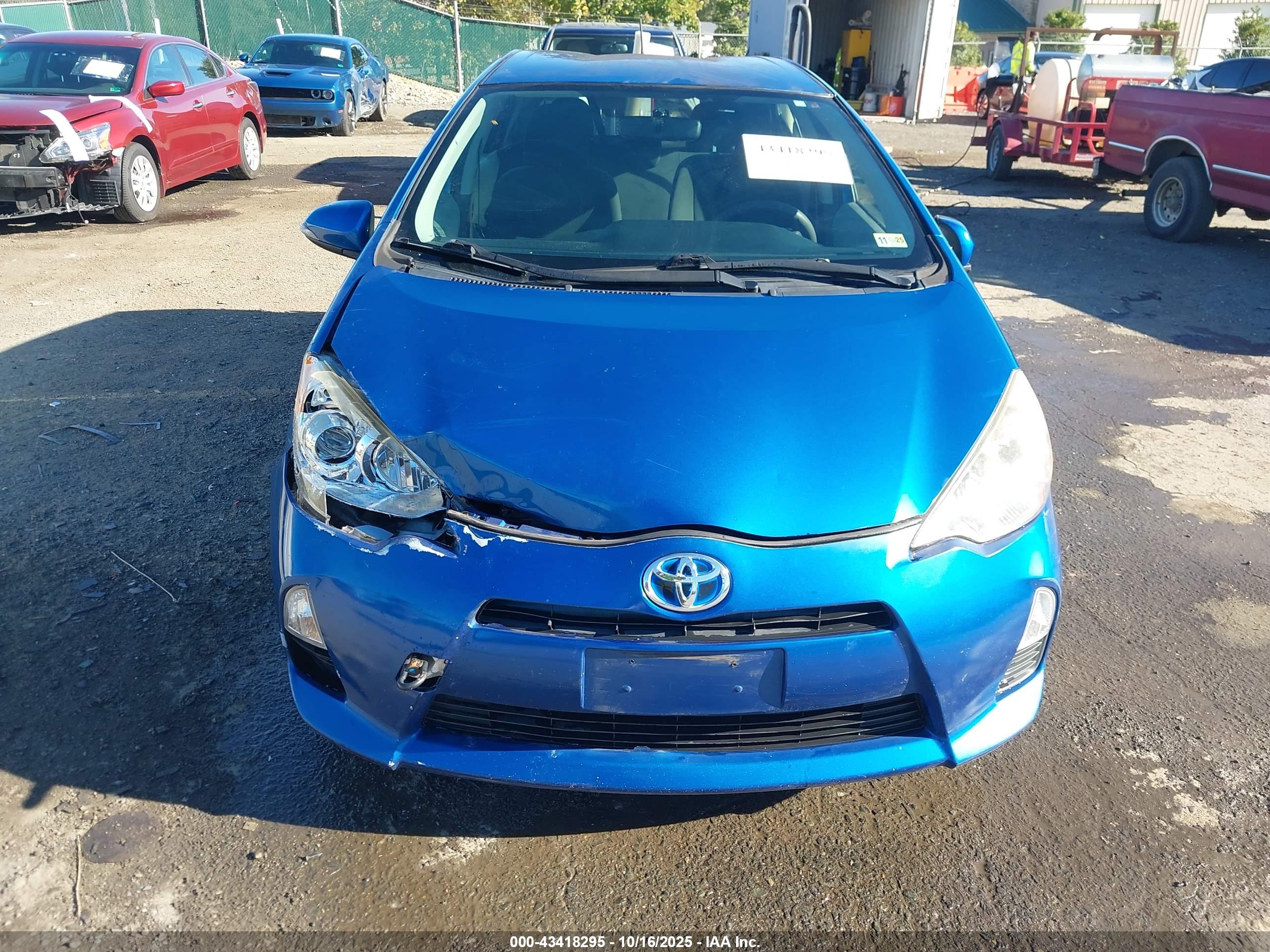 TOYOTA PRIUS image 6