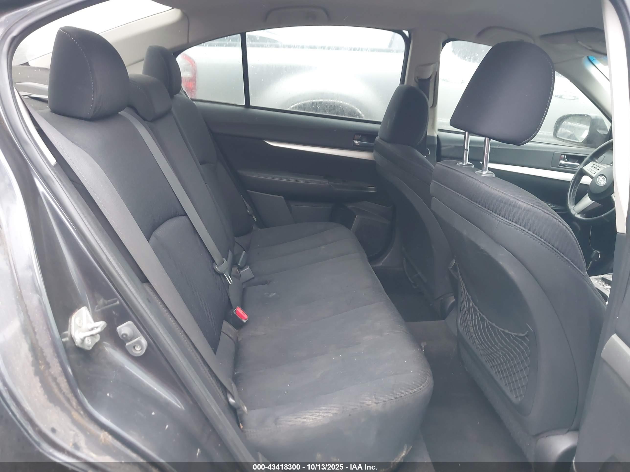 SUBARU LEGACY image 8