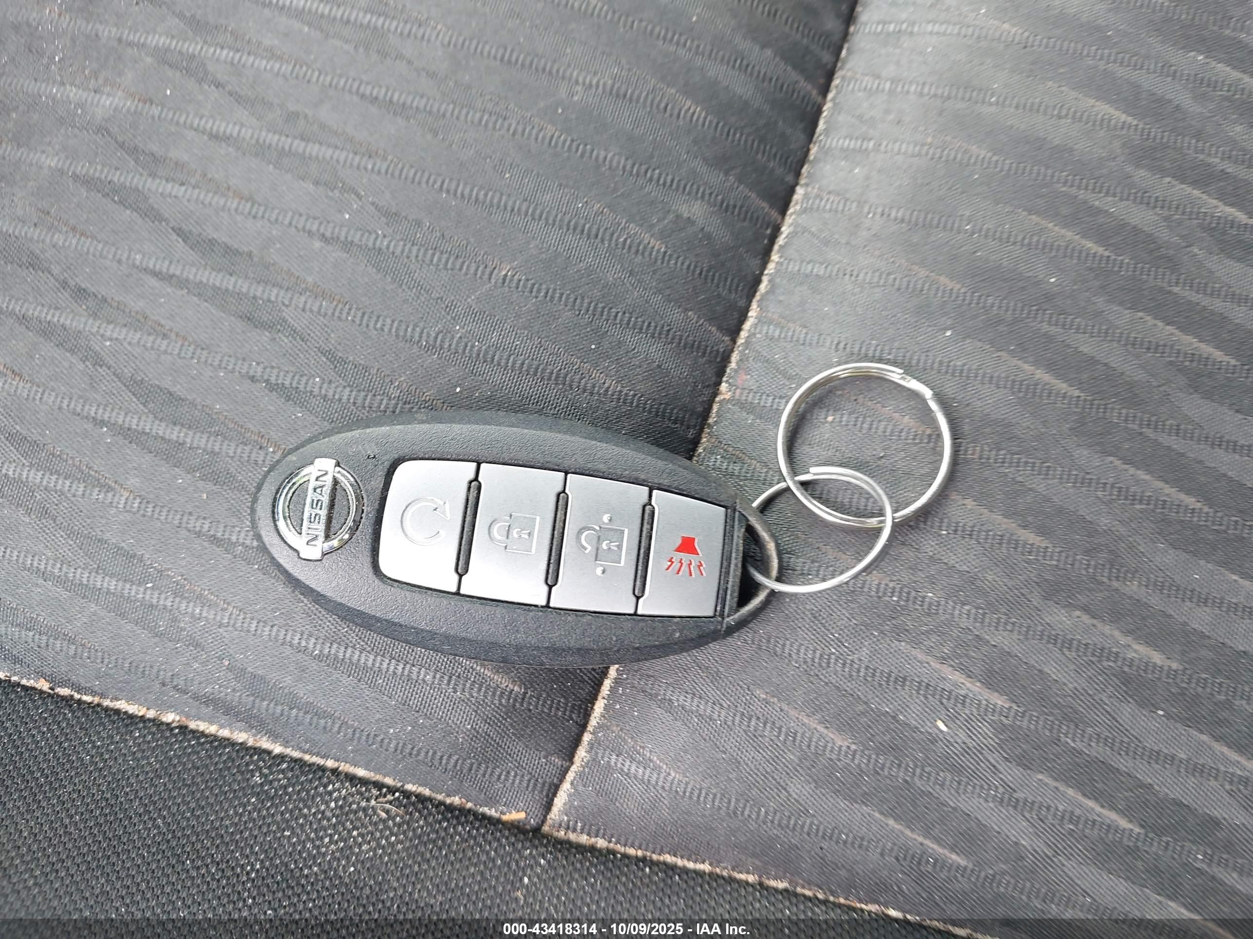 NISSAN ROGUE image 11