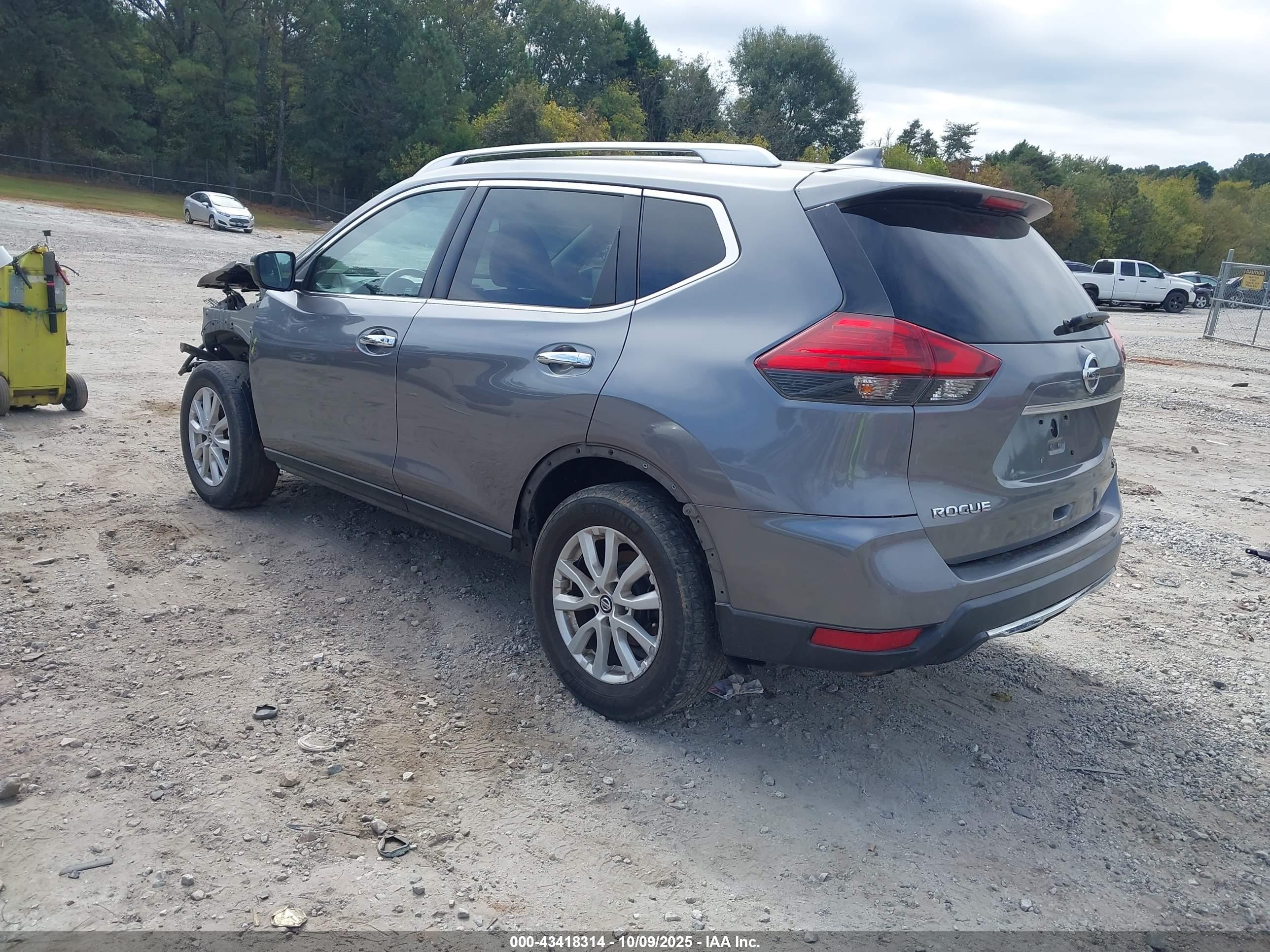NISSAN ROGUE image 3